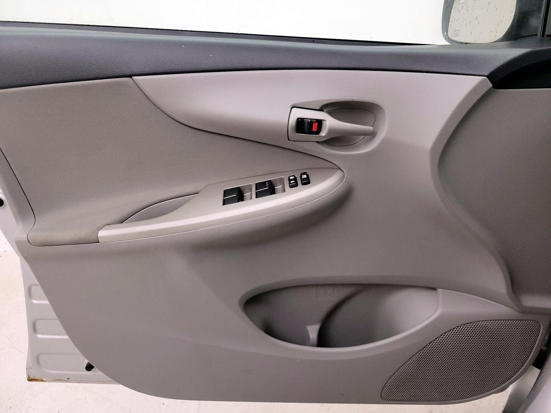 Thumbnail: 2013 Toyota Corolla - 12