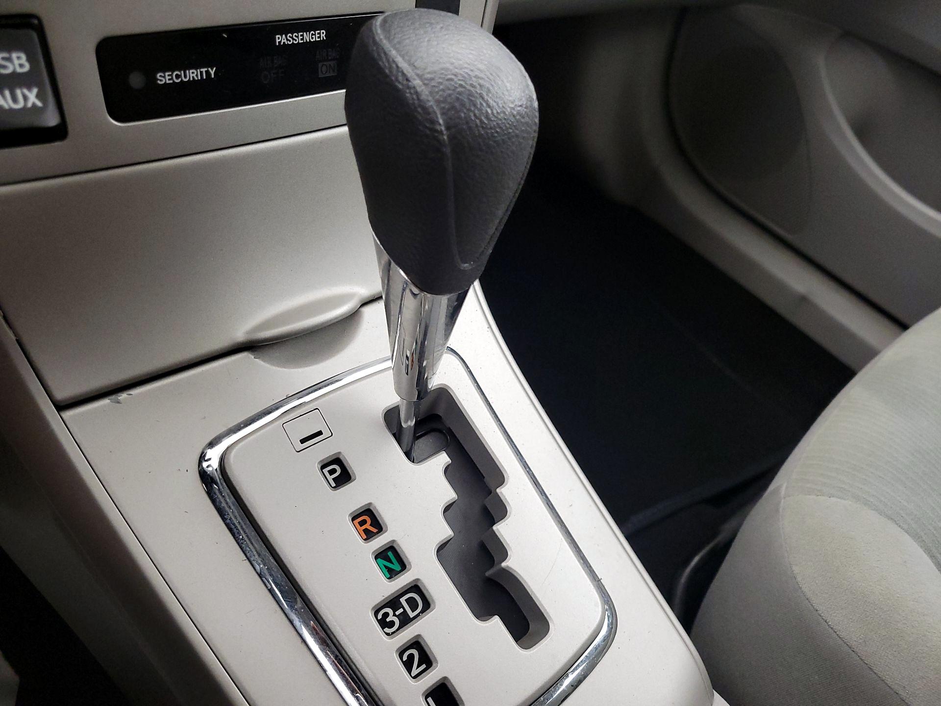Thumbnail: 2013 Toyota Corolla - 16