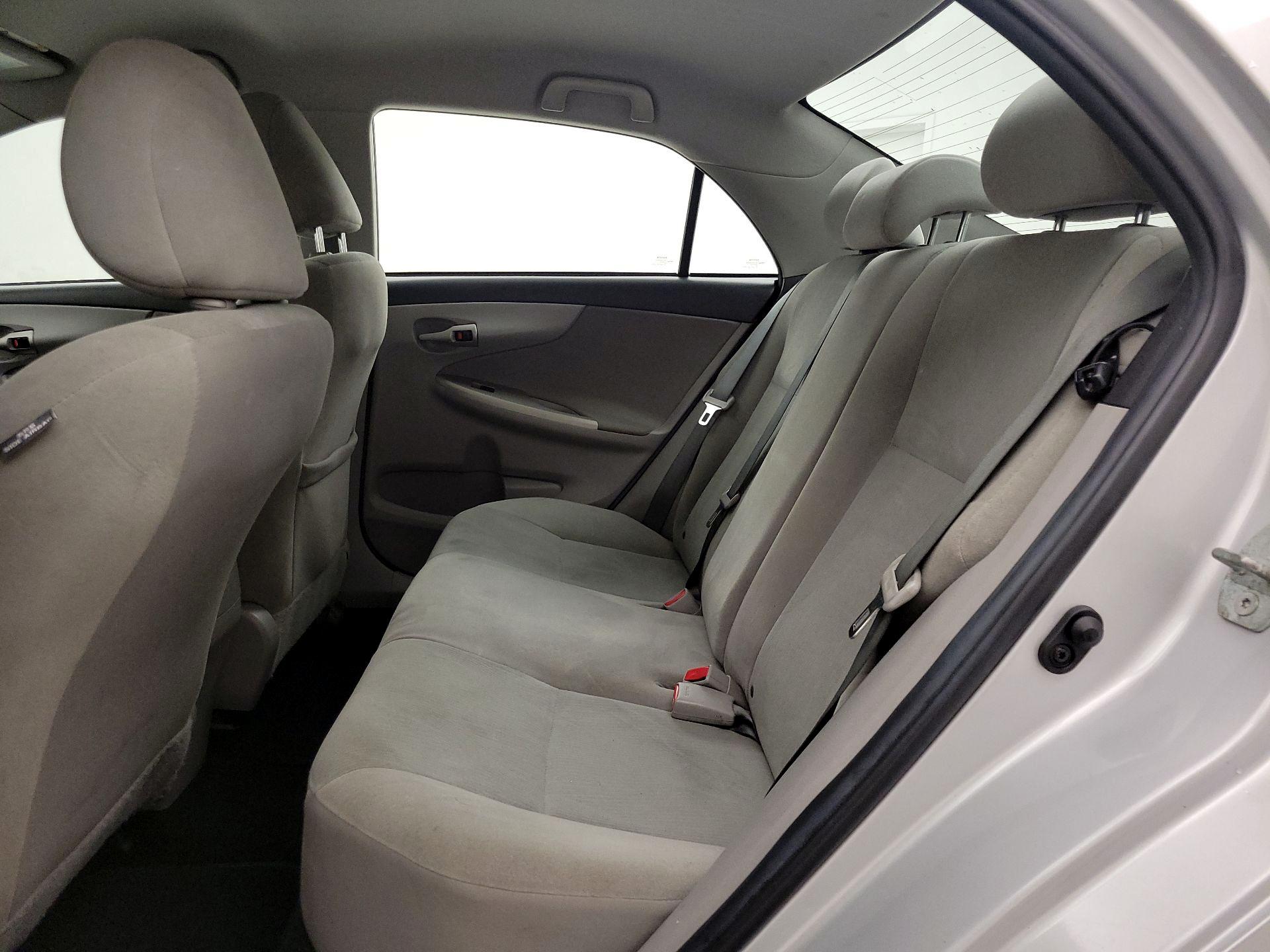Thumbnail: 2013 Toyota Corolla - 18