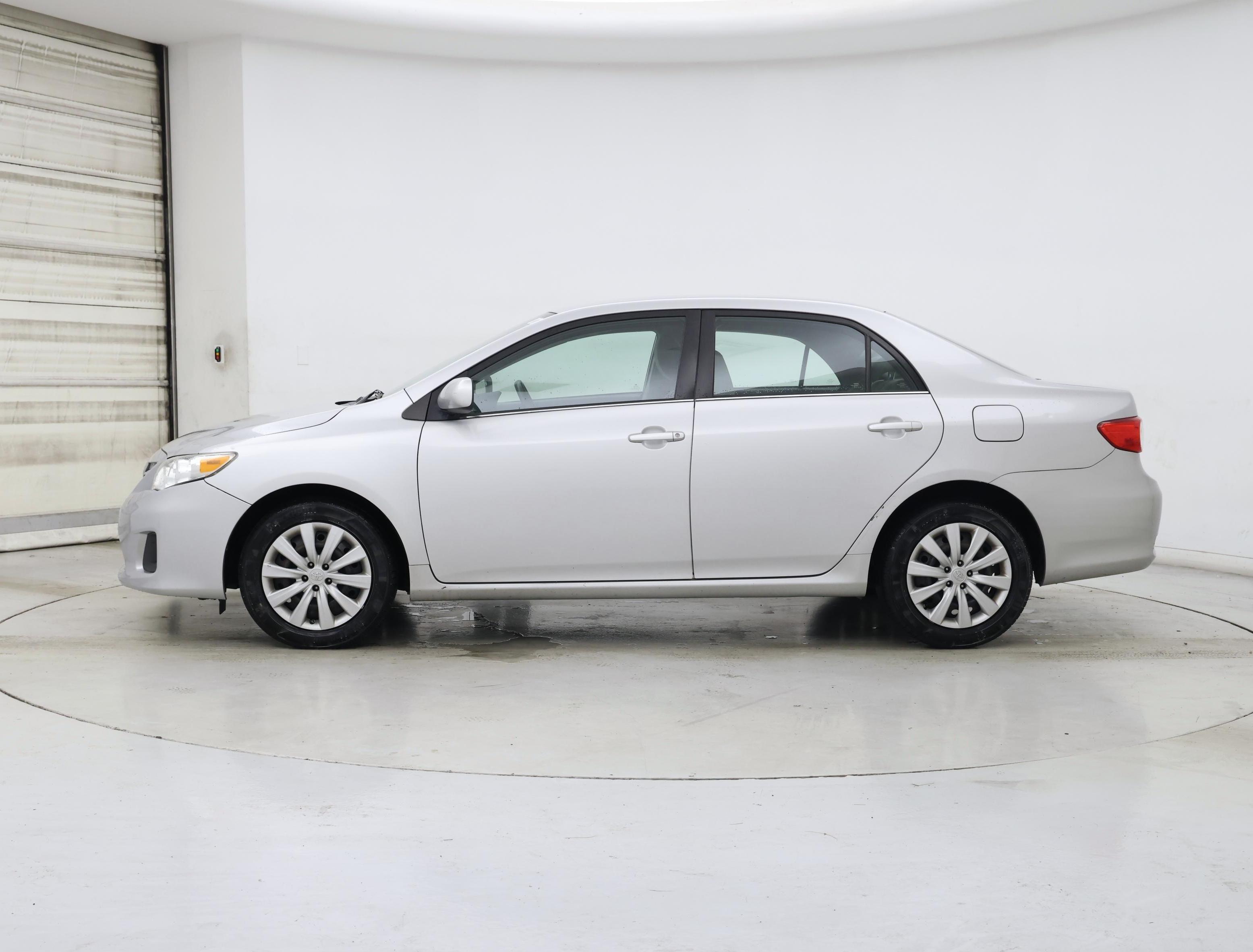 Thumbnail: 2013 Toyota Corolla - 3