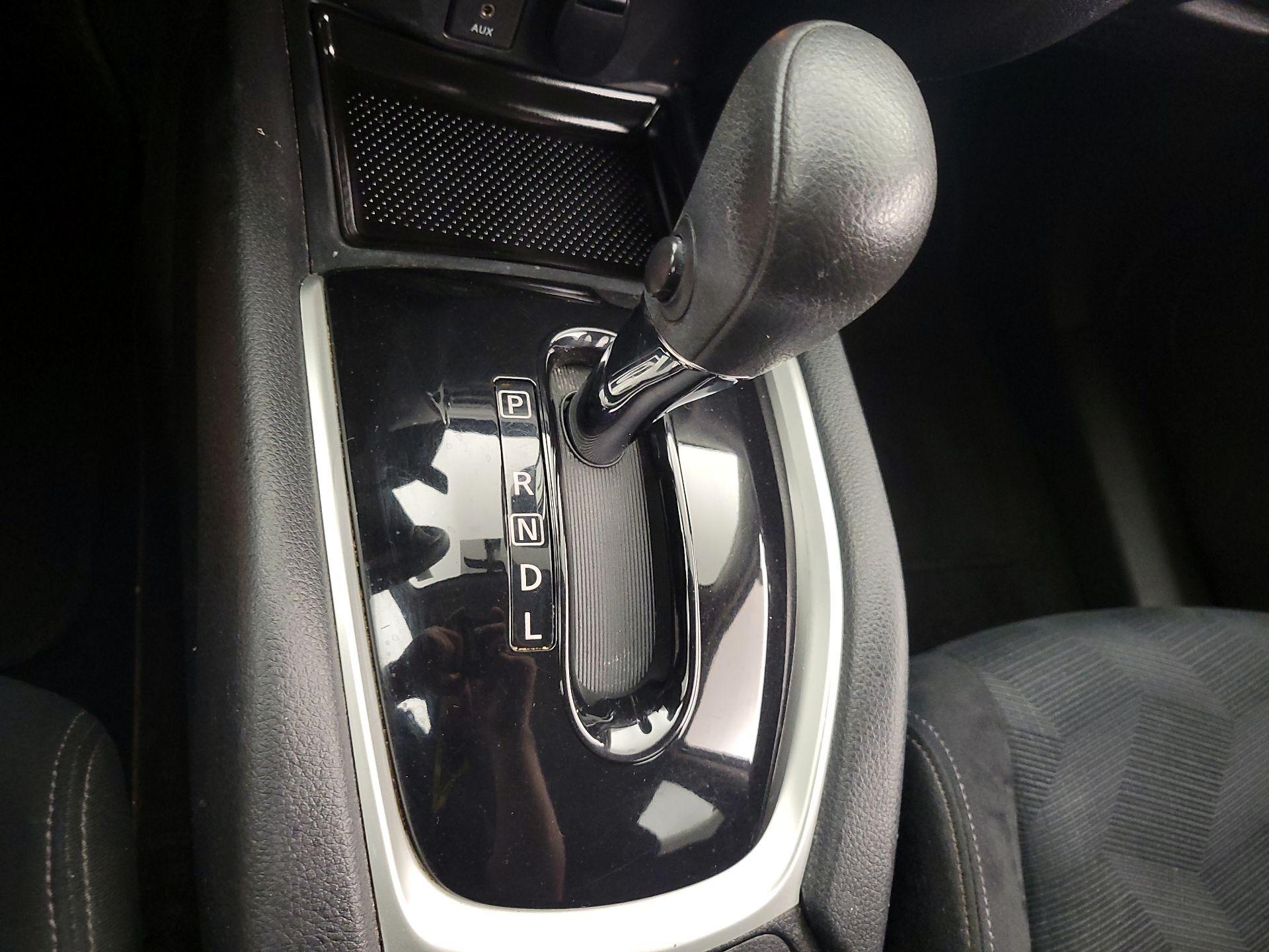 Thumbnail: 2016 Nissan Rogue - 18