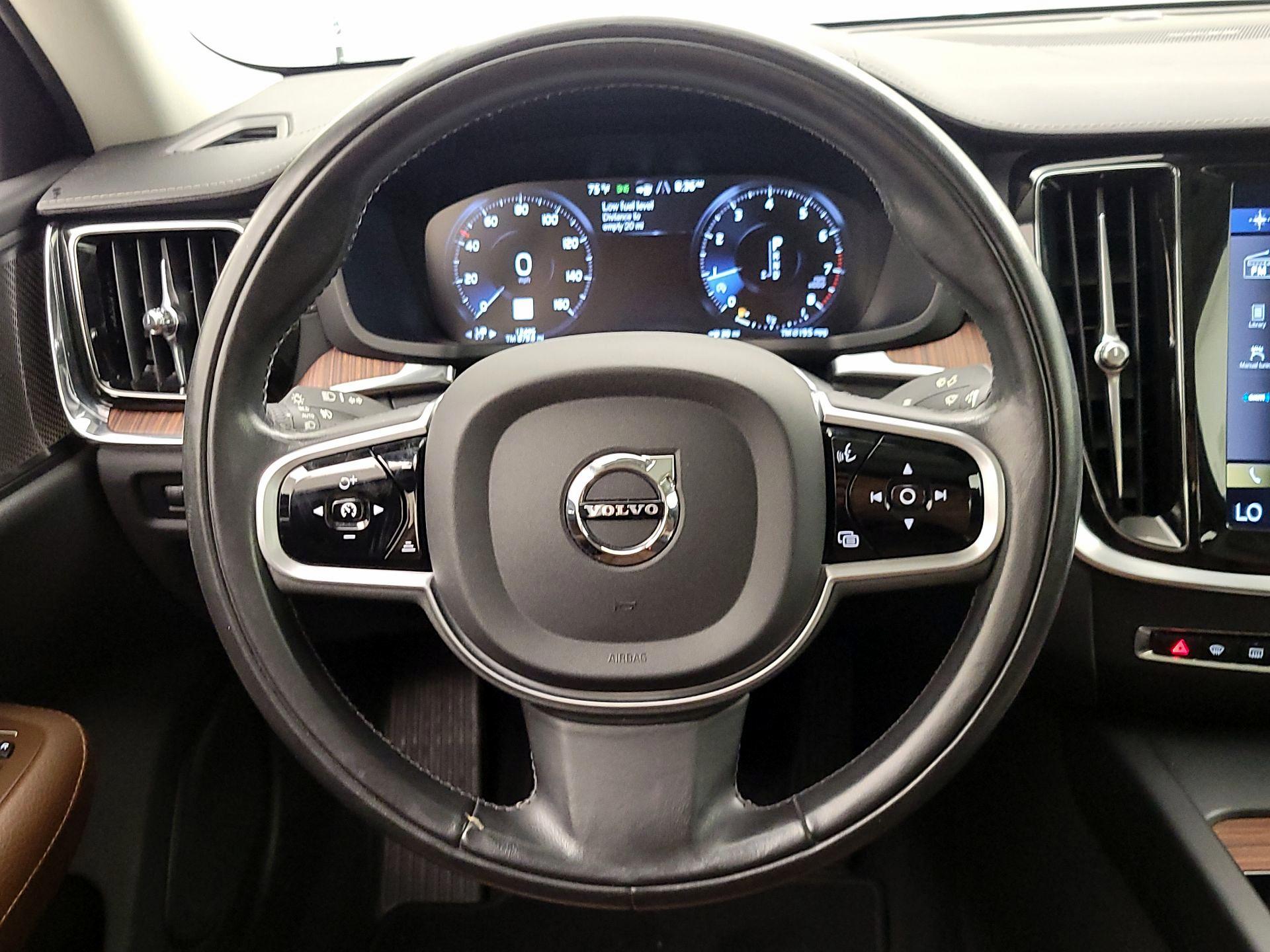 Thumbnail: 2019 Volvo S60 - 10