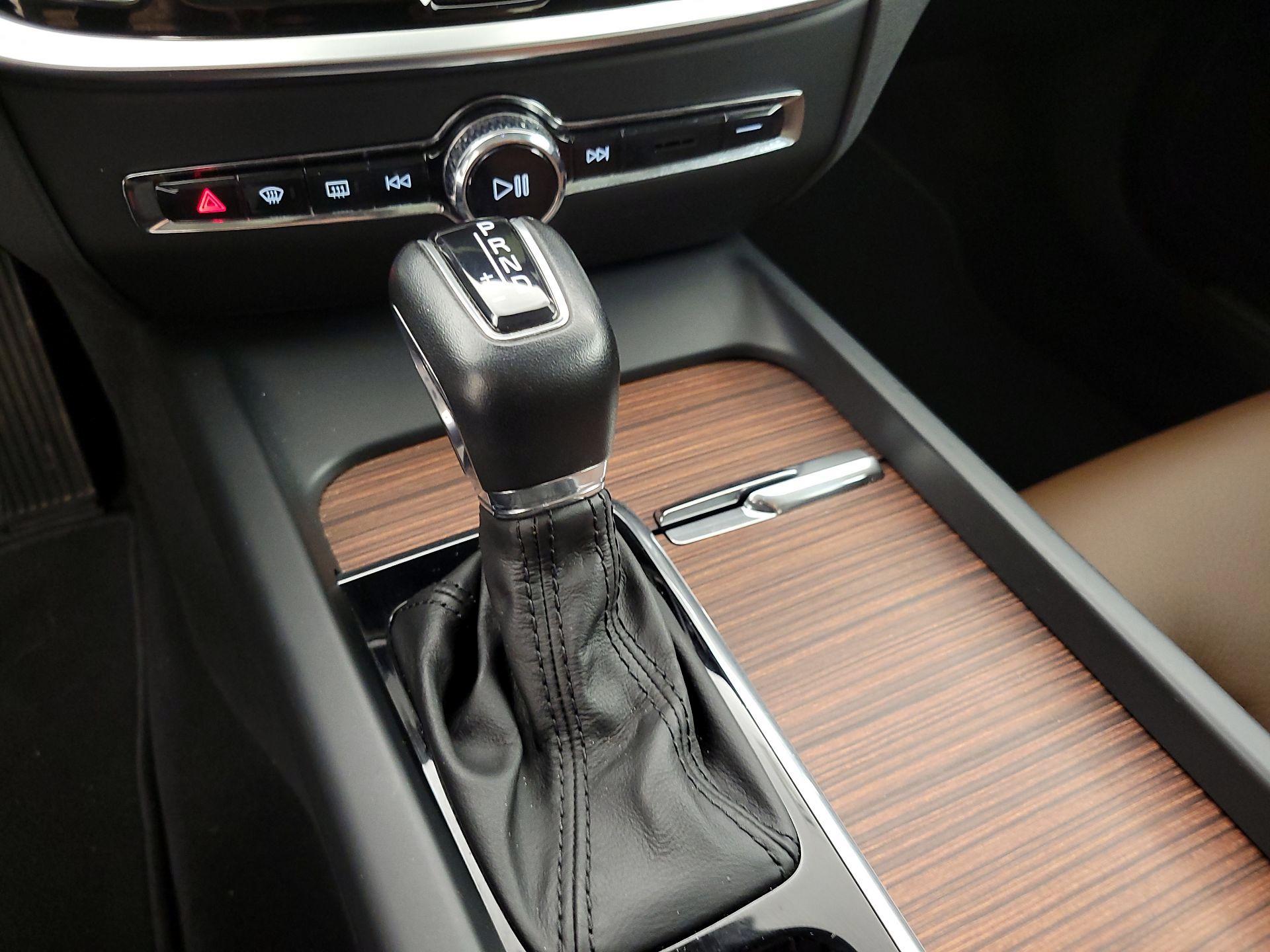 Thumbnail: 2019 Volvo S60 - 17