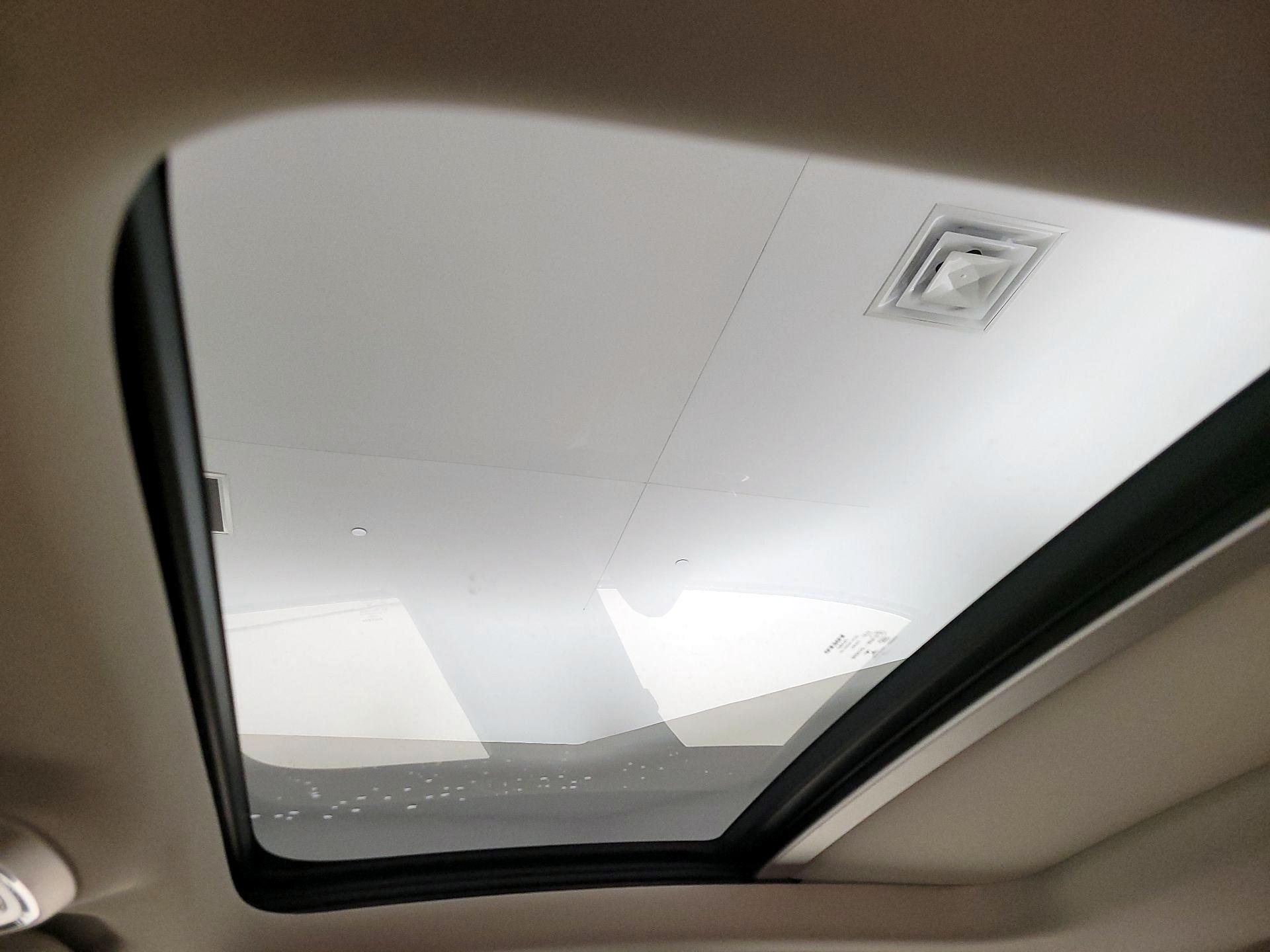 Thumbnail: 2019 Volvo S60 - 18