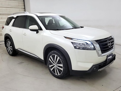White 2022 Nissan Pathfinder Platinum