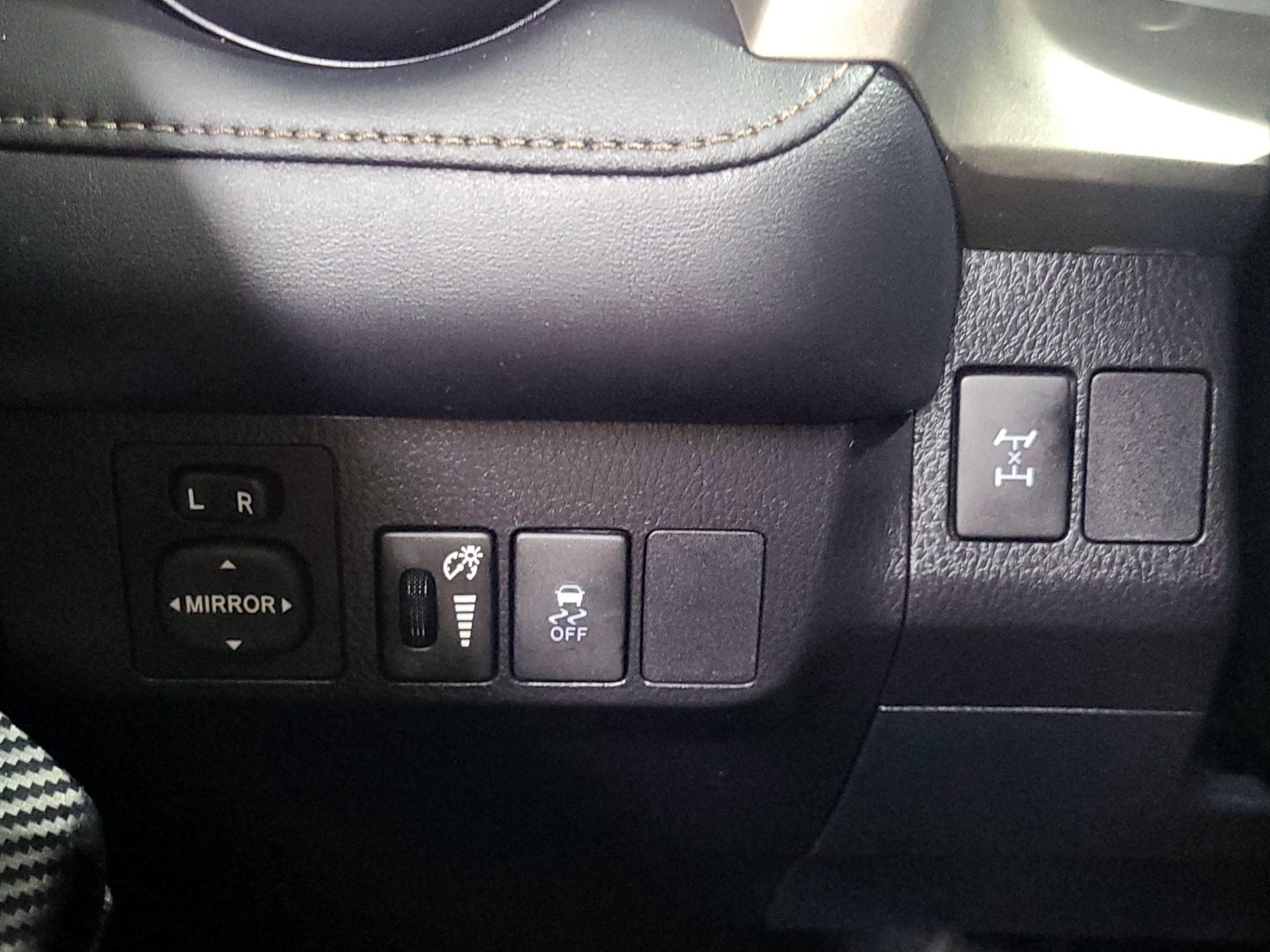 Thumbnail: 2013 Toyota RAV4 - 13