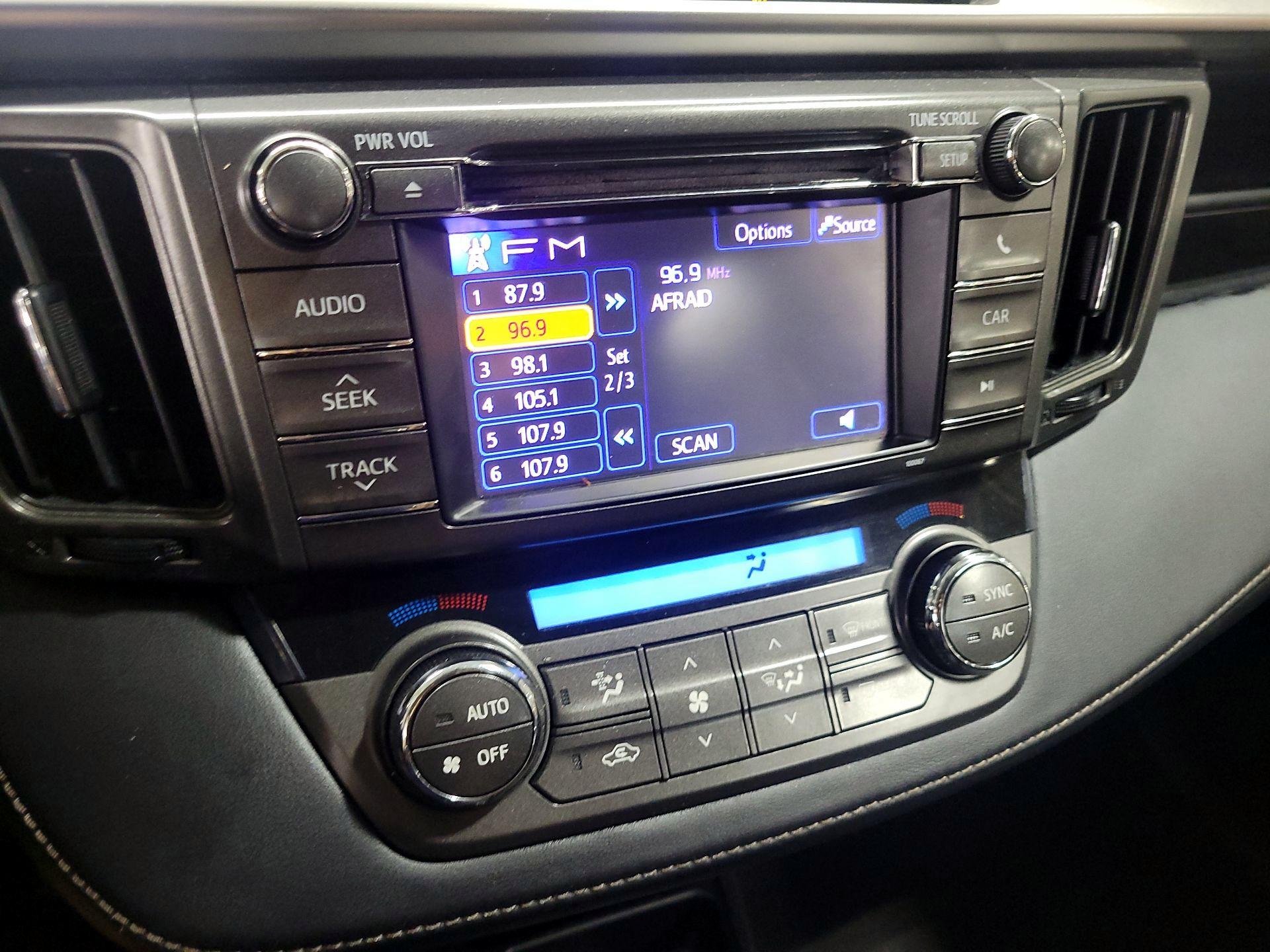 Thumbnail: 2013 Toyota RAV4 - 15