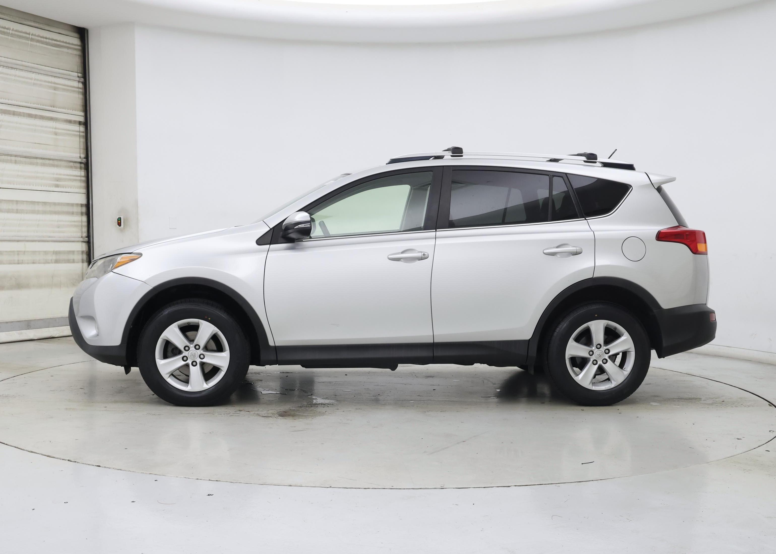 Thumbnail: 2013 Toyota RAV4 - 3