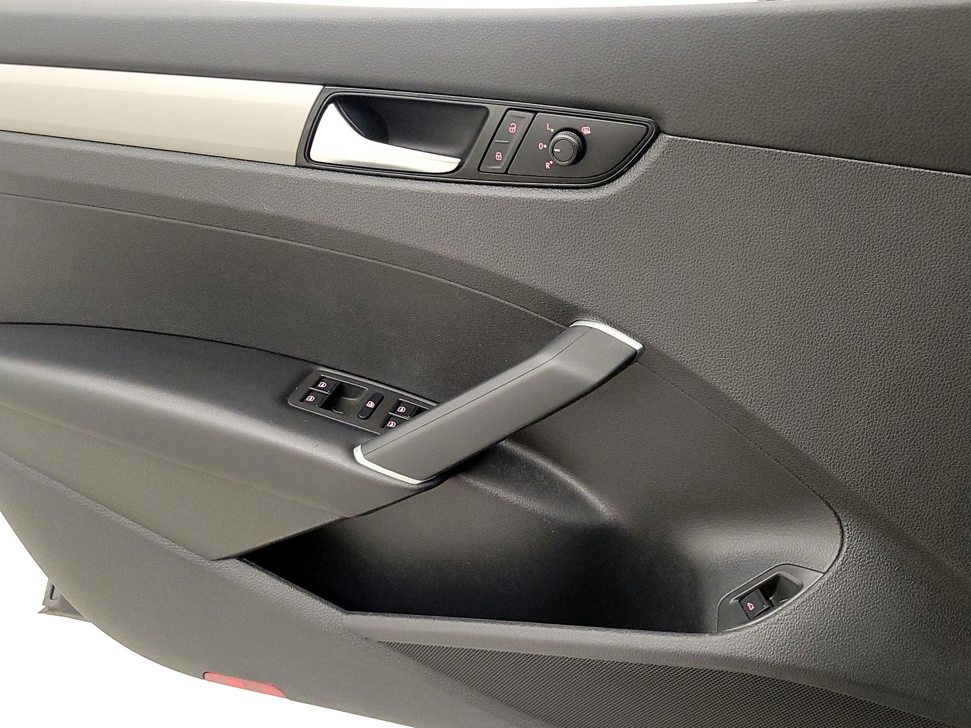 Thumbnail: 2021 Volkswagen Passat - 12