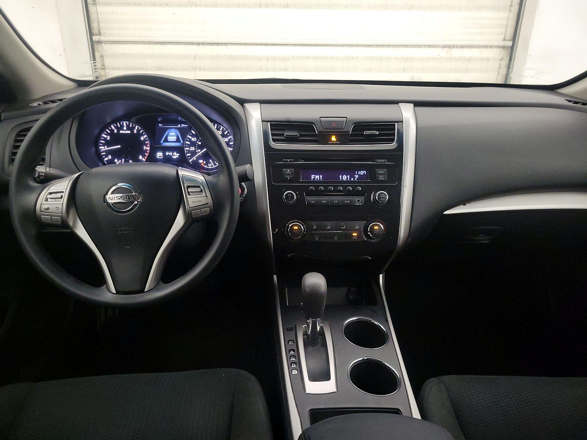 Thumbnail: 2015 Nissan Altima - 9