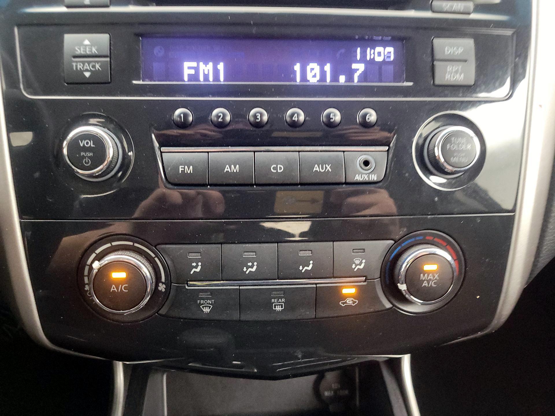 Thumbnail: 2015 Nissan Altima - 15