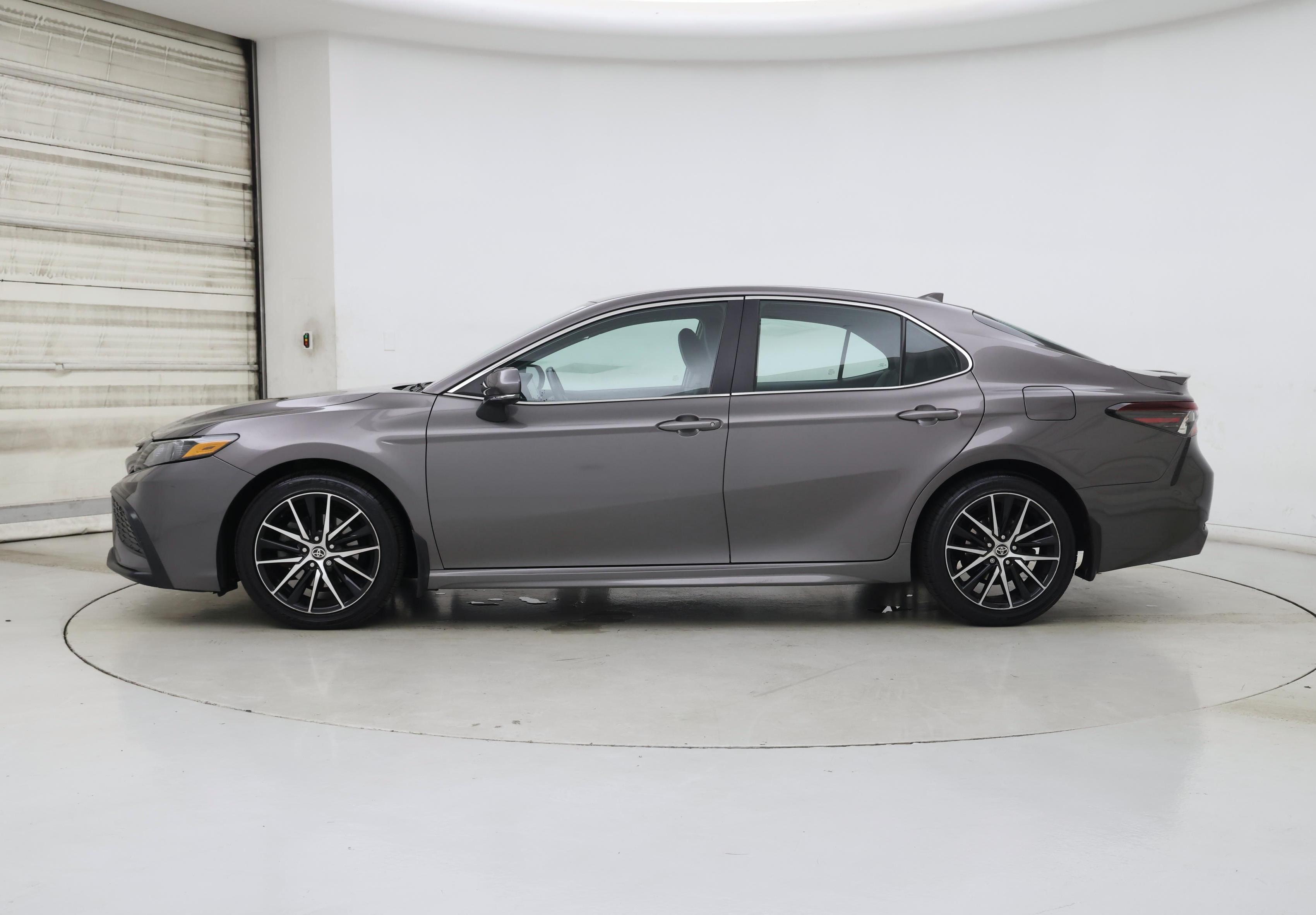 Thumbnail: 2021 Toyota Camry - 3