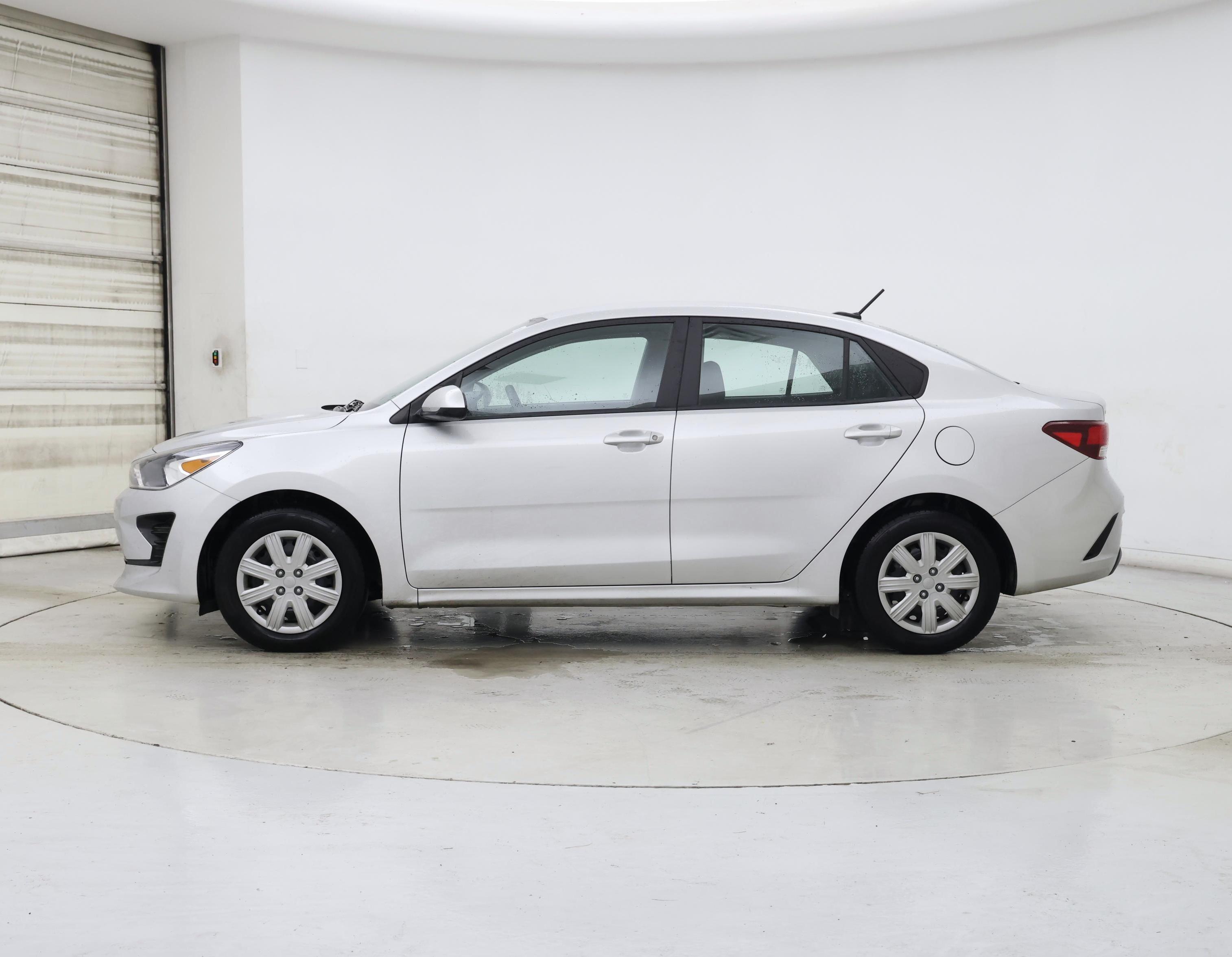Thumbnail: 2022 Kia Rio - 3