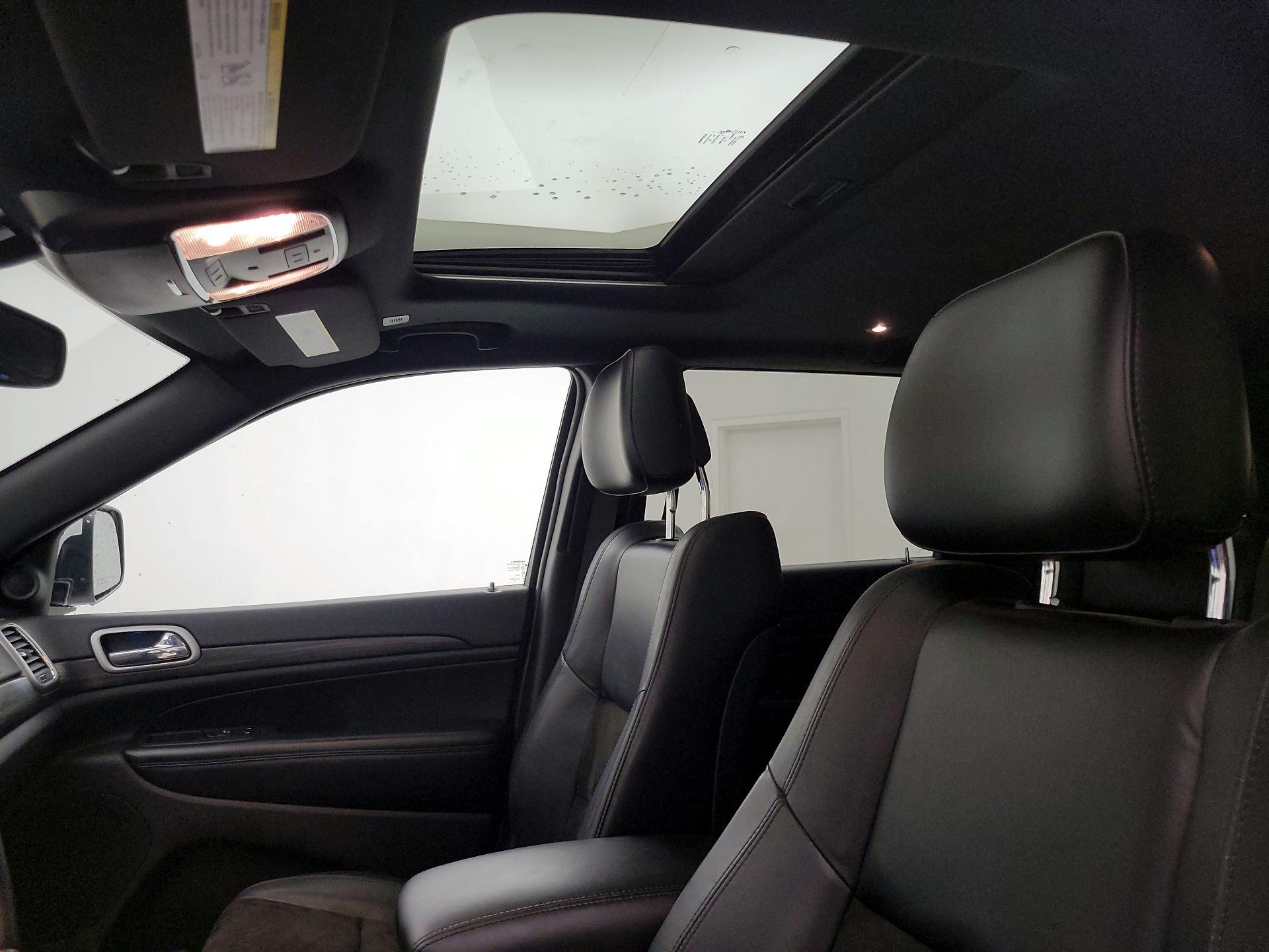 Thumbnail: 2020 Jeep Grand Cherokee - 20