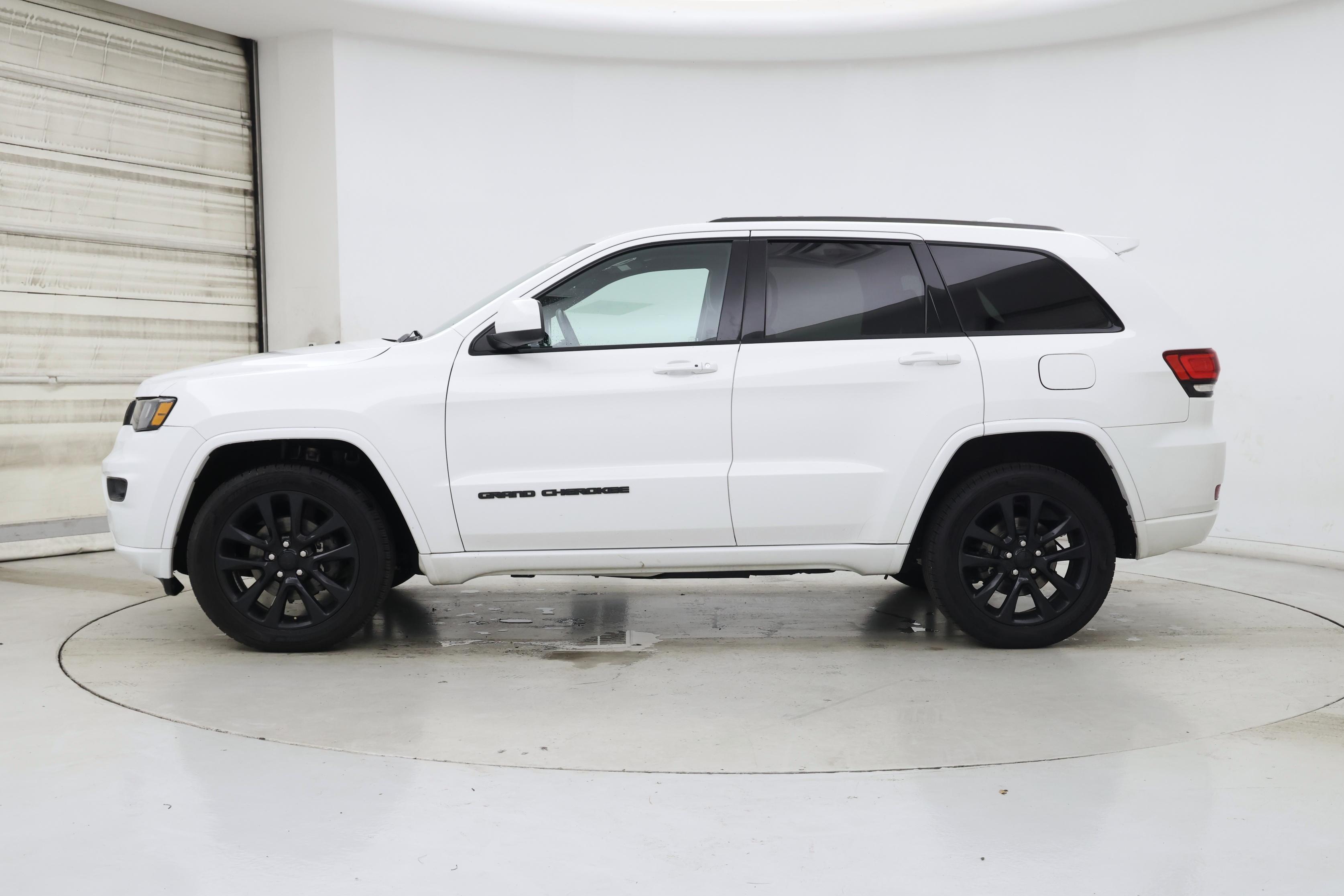Thumbnail: 2020 Jeep Grand Cherokee - 3