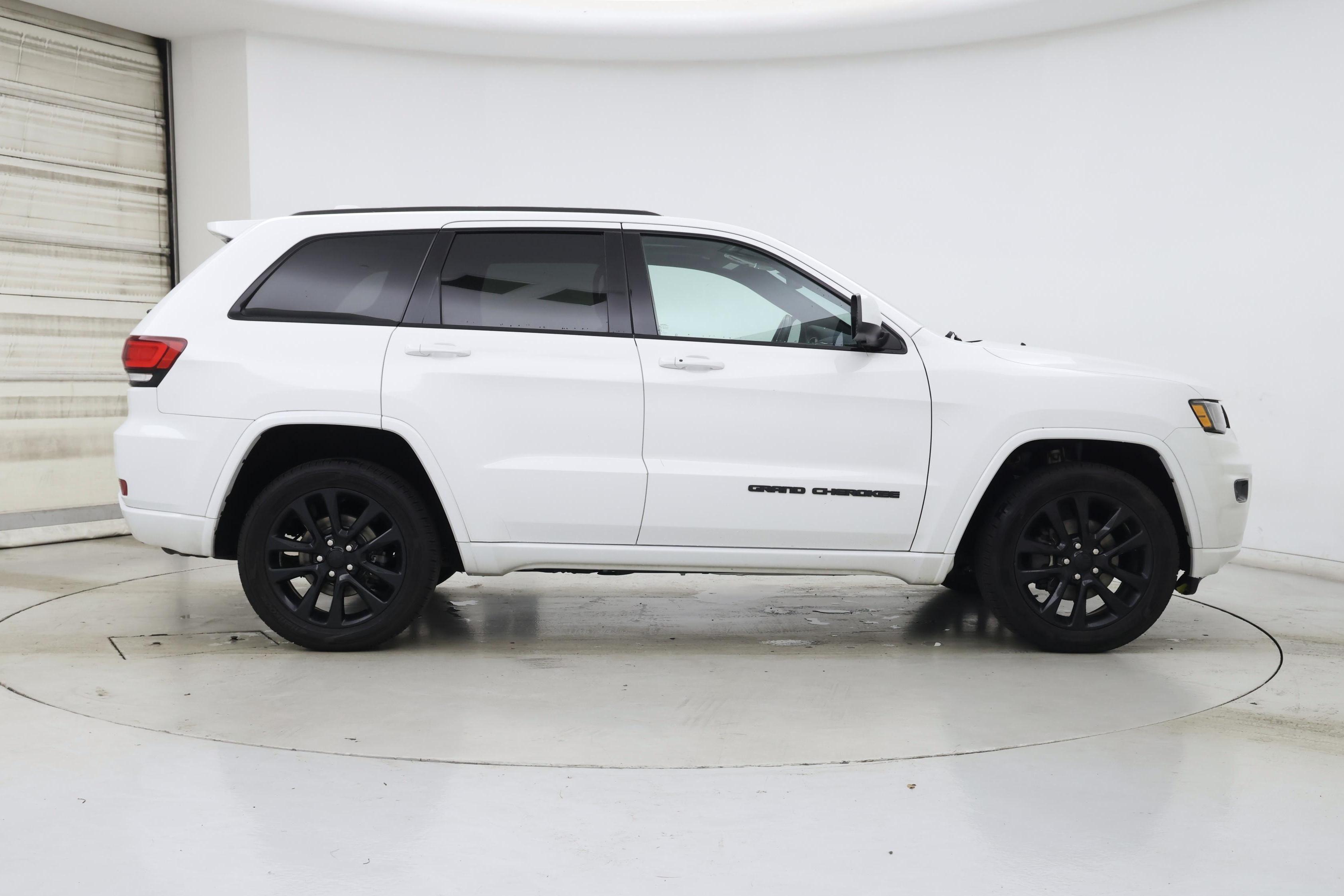 Thumbnail: 2020 Jeep Grand Cherokee - 7