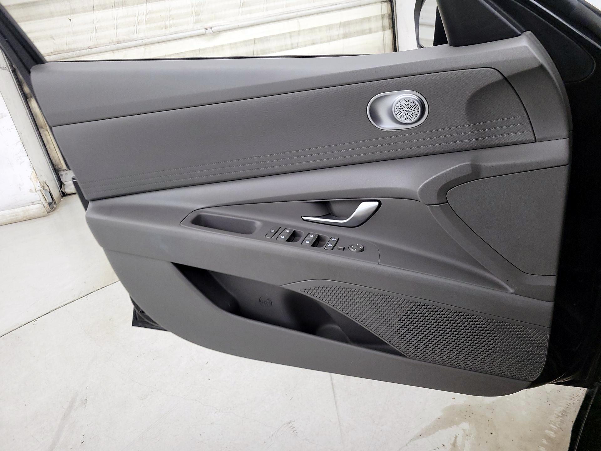 Thumbnail: 2021 Hyundai Elantra - 12