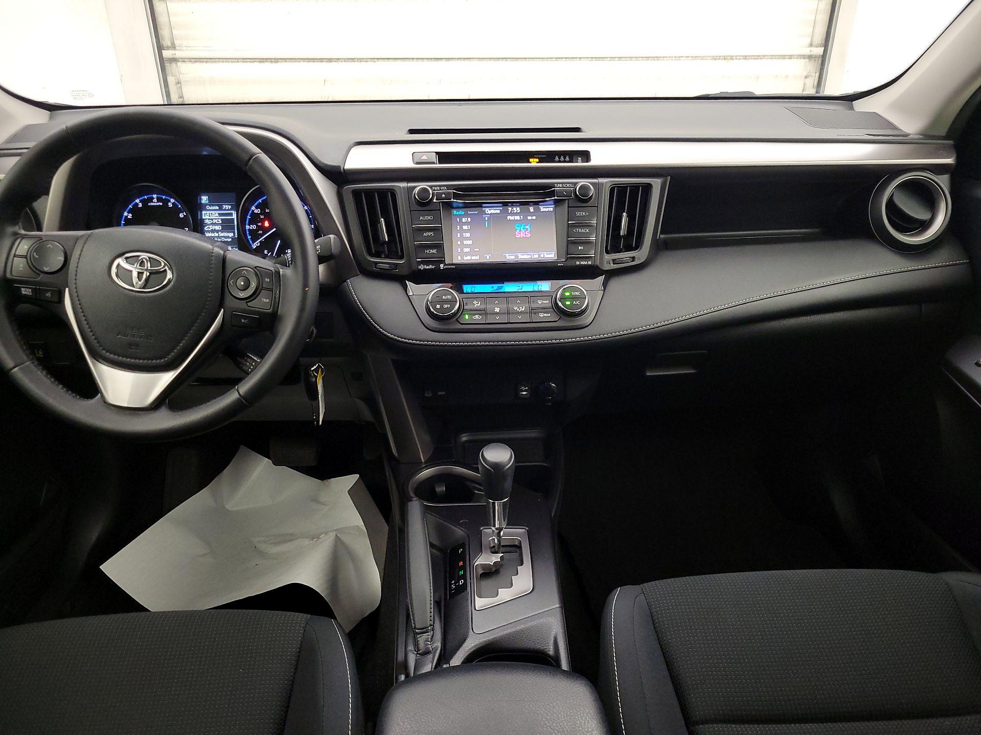 Thumbnail: 2017 Toyota RAV4 - 9
