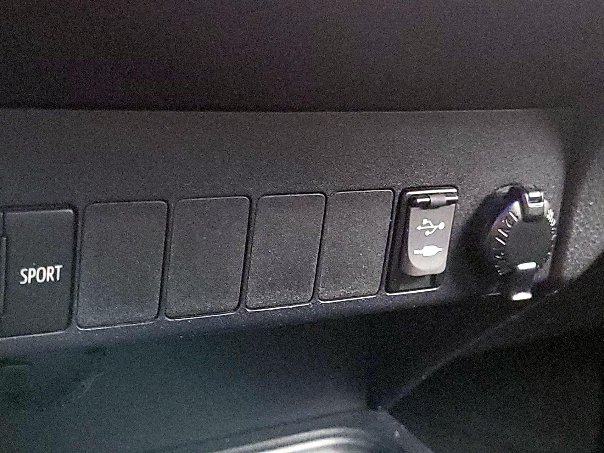 Thumbnail: 2017 Toyota RAV4 - 18