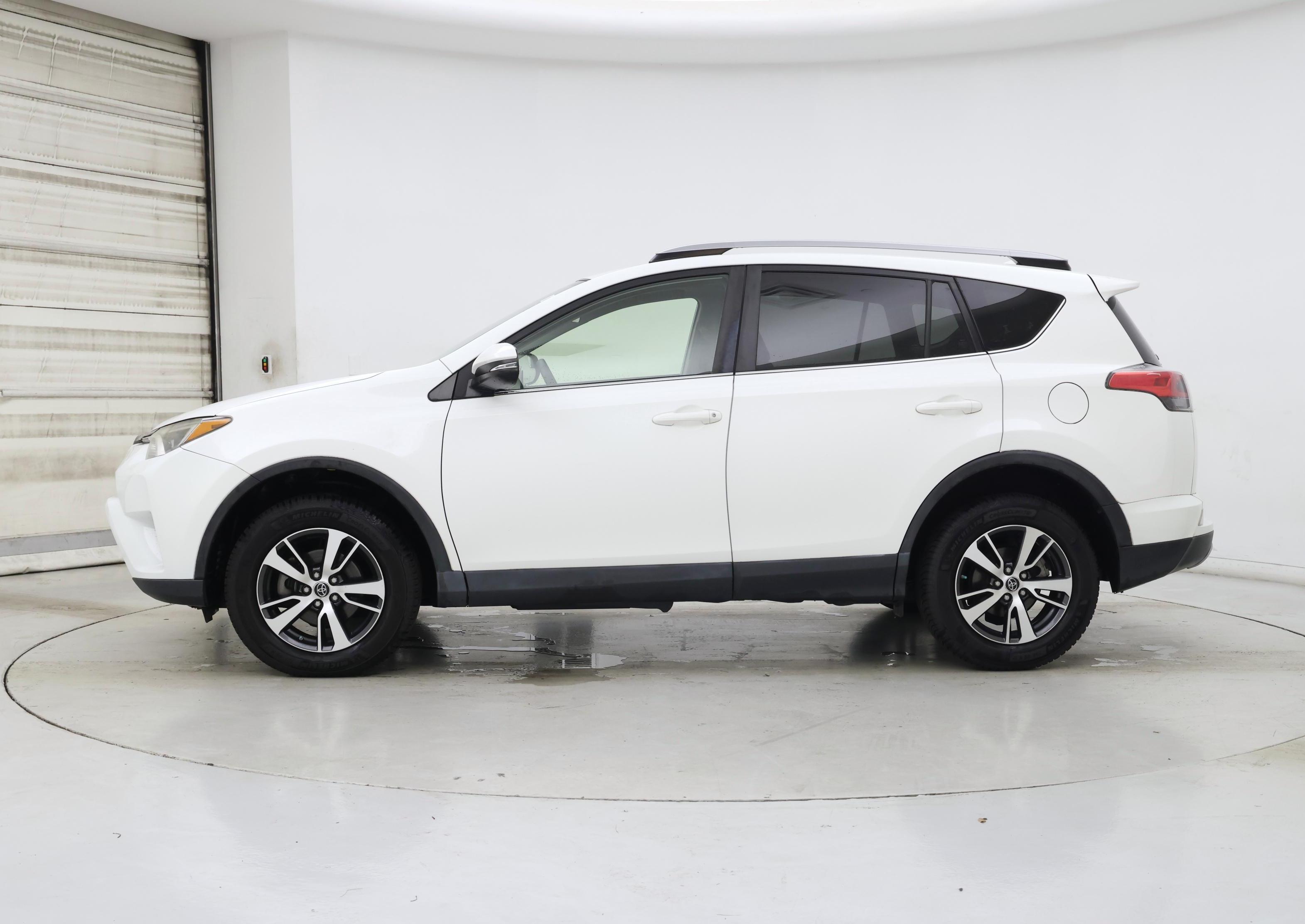 Thumbnail: 2017 Toyota RAV4 - 3