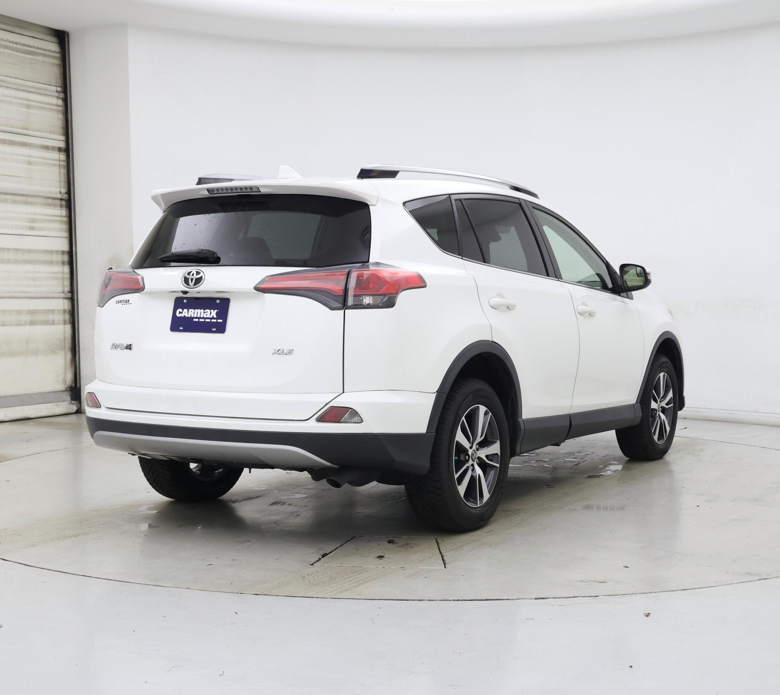 Thumbnail: 2017 Toyota RAV4 - 8