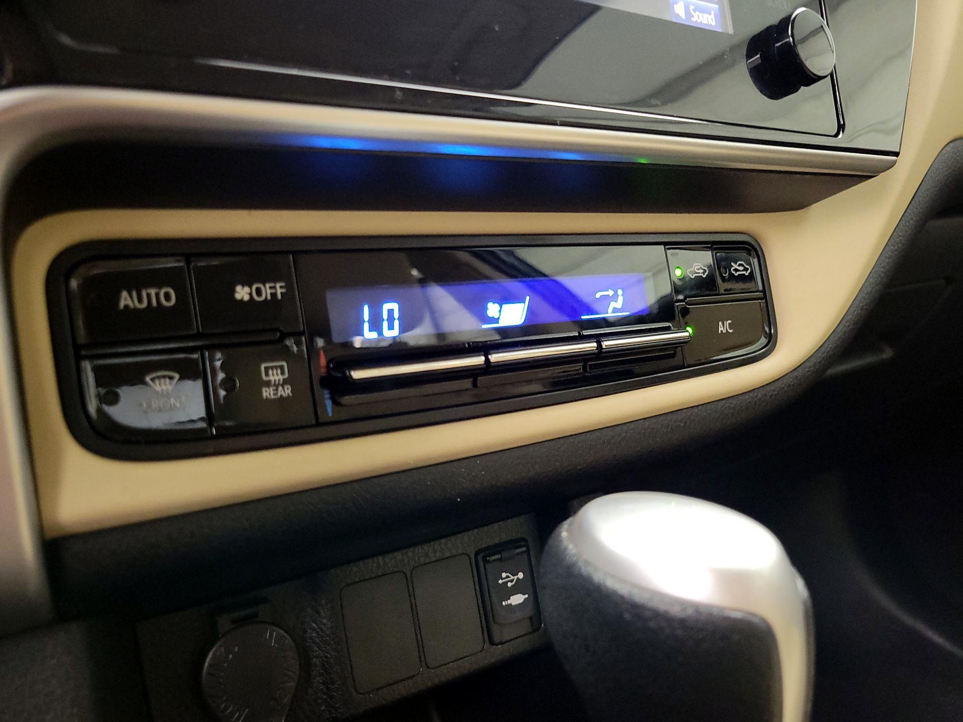 Thumbnail: 2018 Toyota Corolla - 16