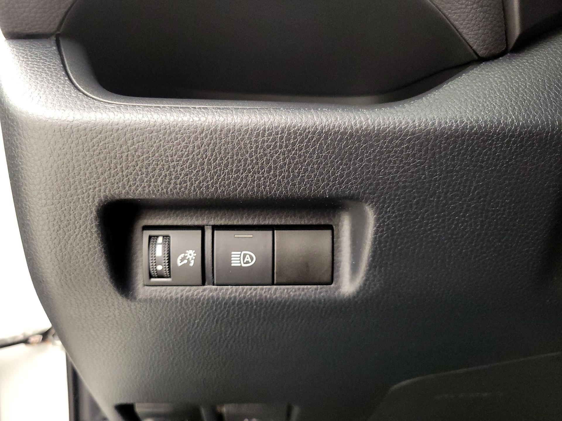 Thumbnail: 2020 Toyota RAV4 - 11