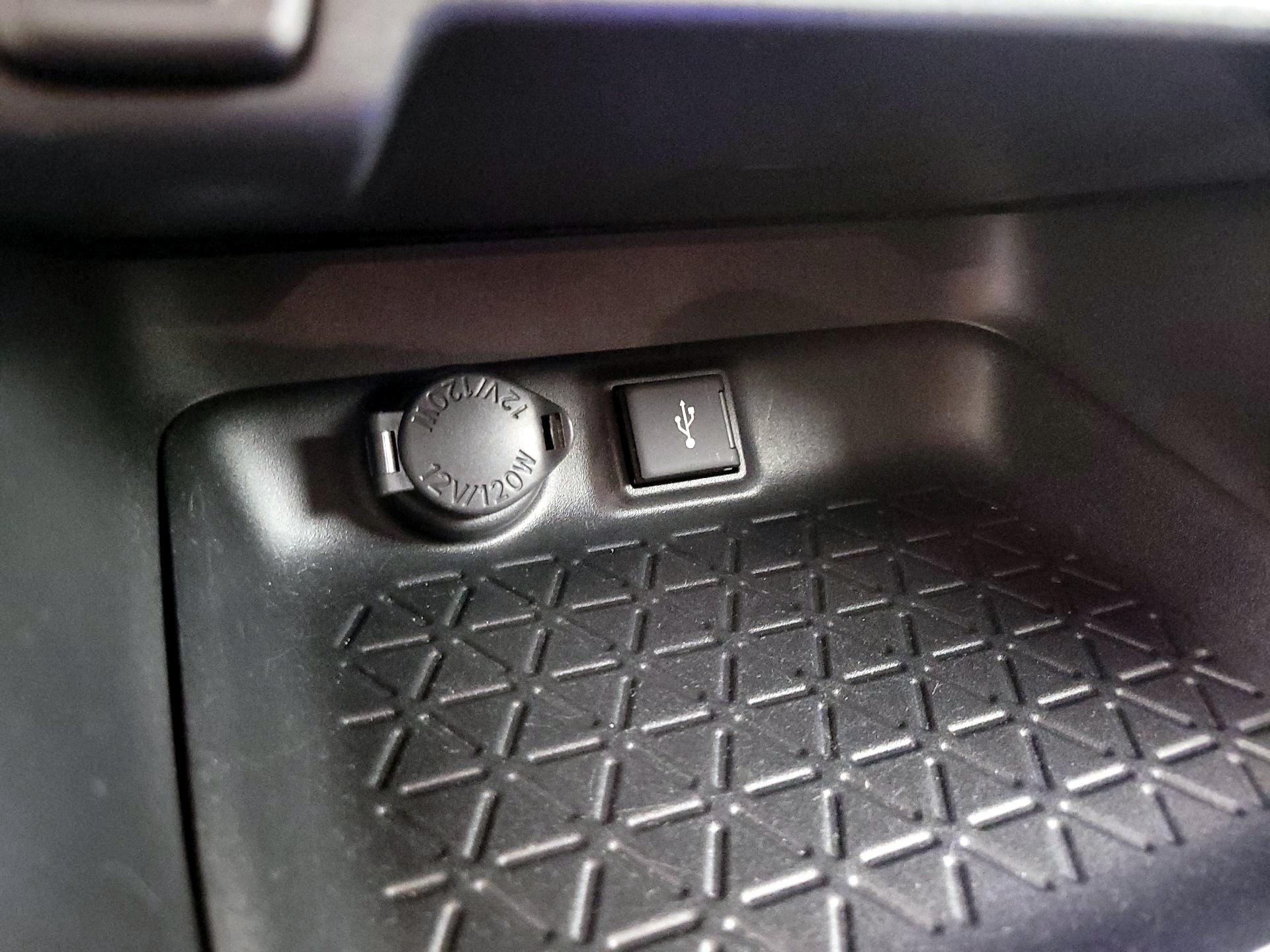Thumbnail: 2020 Toyota RAV4 - 16