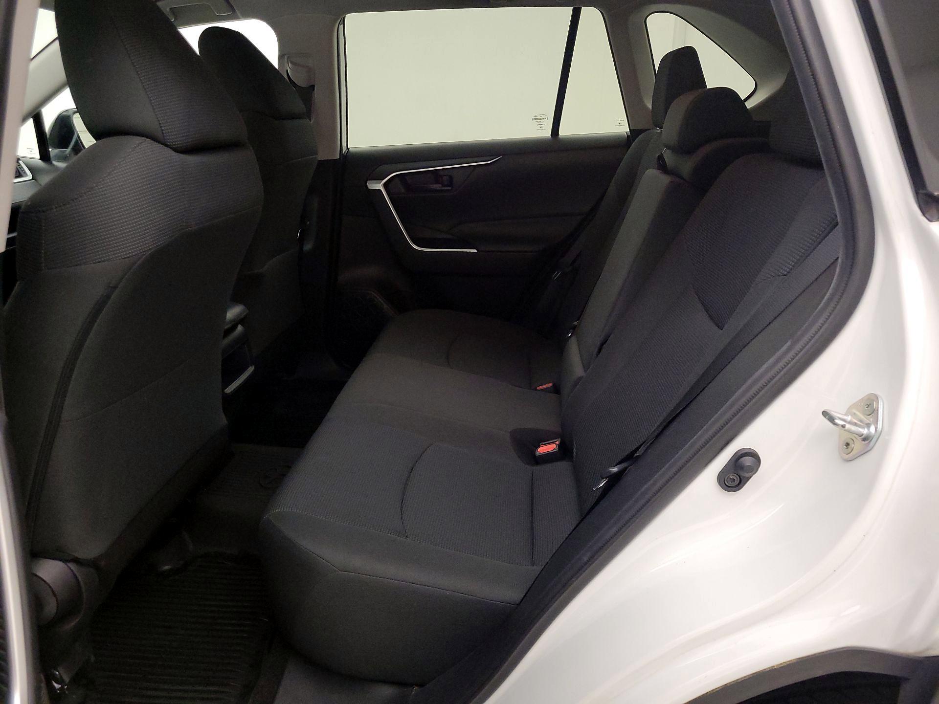 Thumbnail: 2020 Toyota RAV4 - 17
