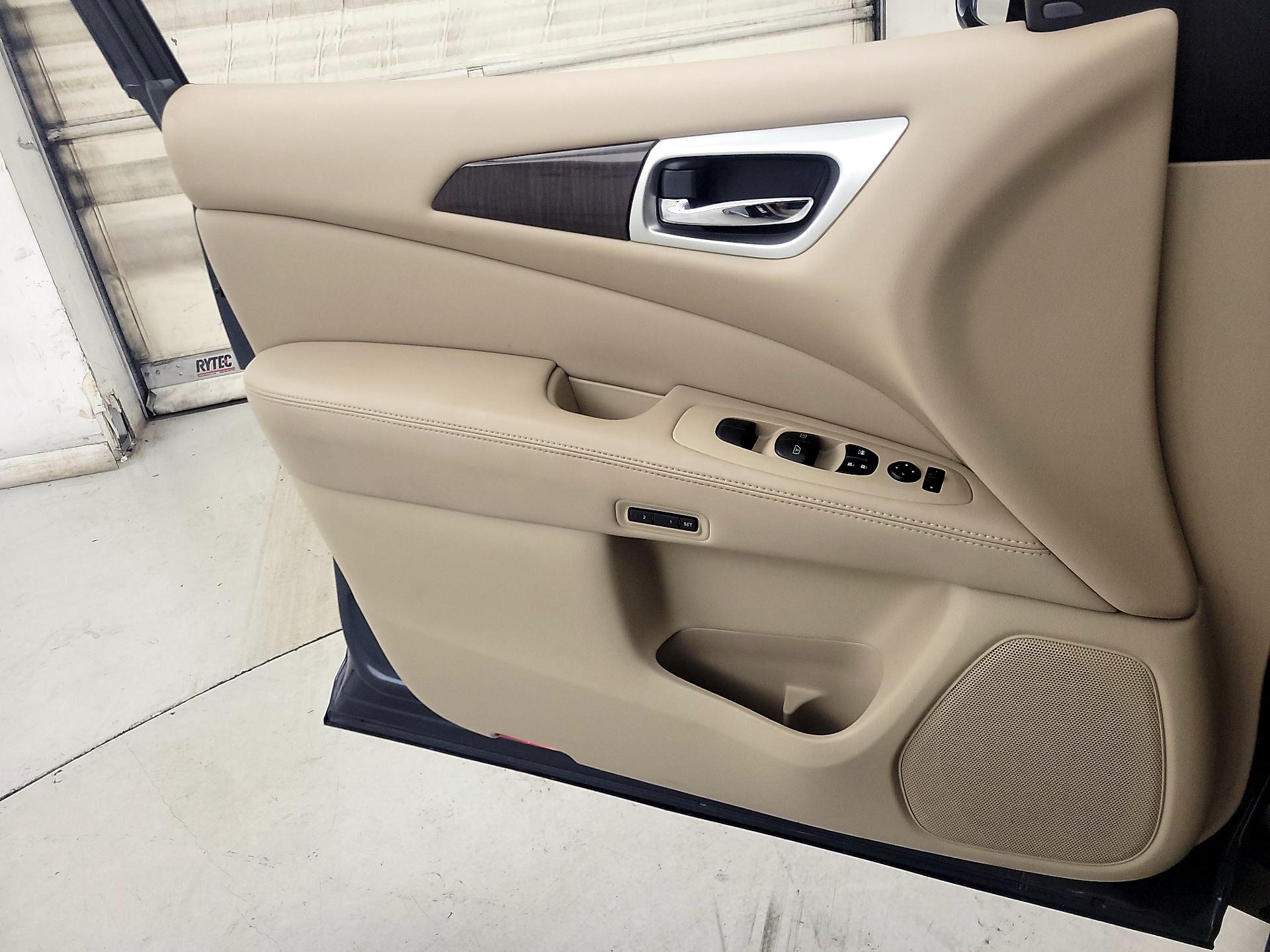 Thumbnail: 2015 Nissan Pathfinder - 12
