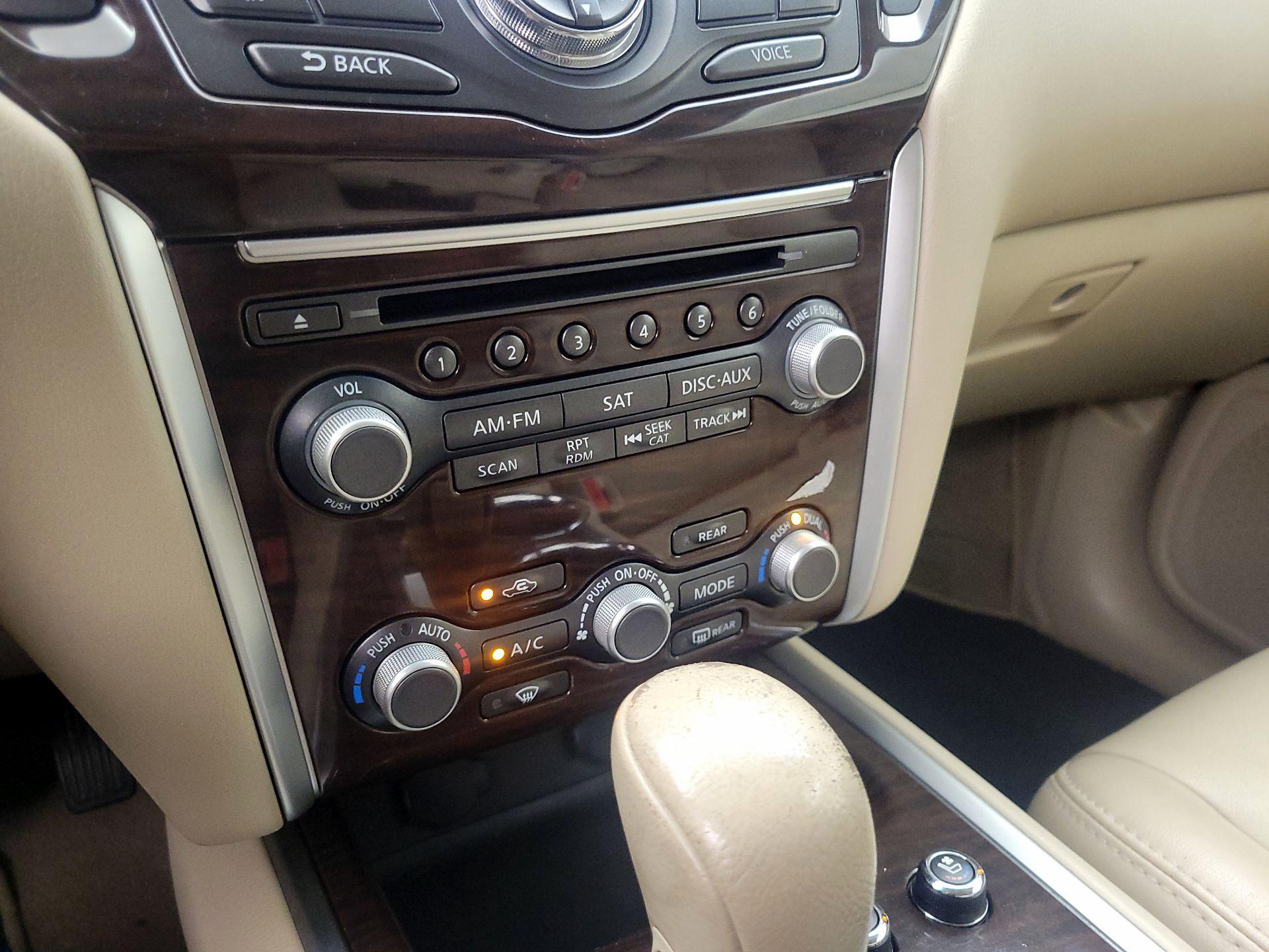Thumbnail: 2015 Nissan Pathfinder - 17