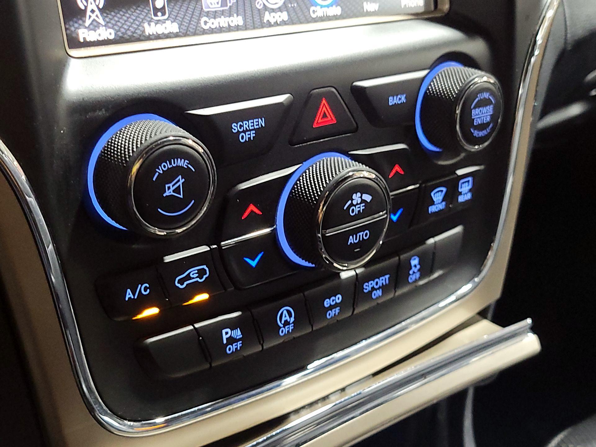 Thumbnail: 2016 Jeep Grand Cherokee - 17