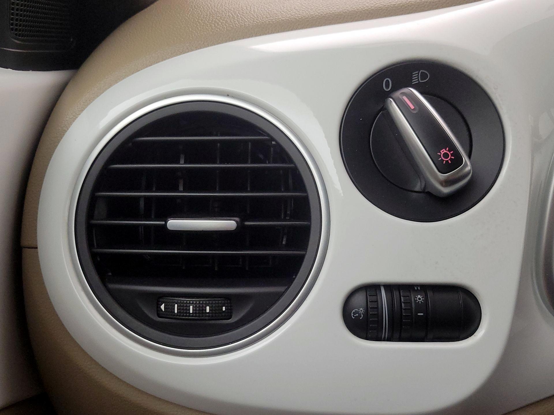 Thumbnail: 2019 Volkswagen Beetle - 13