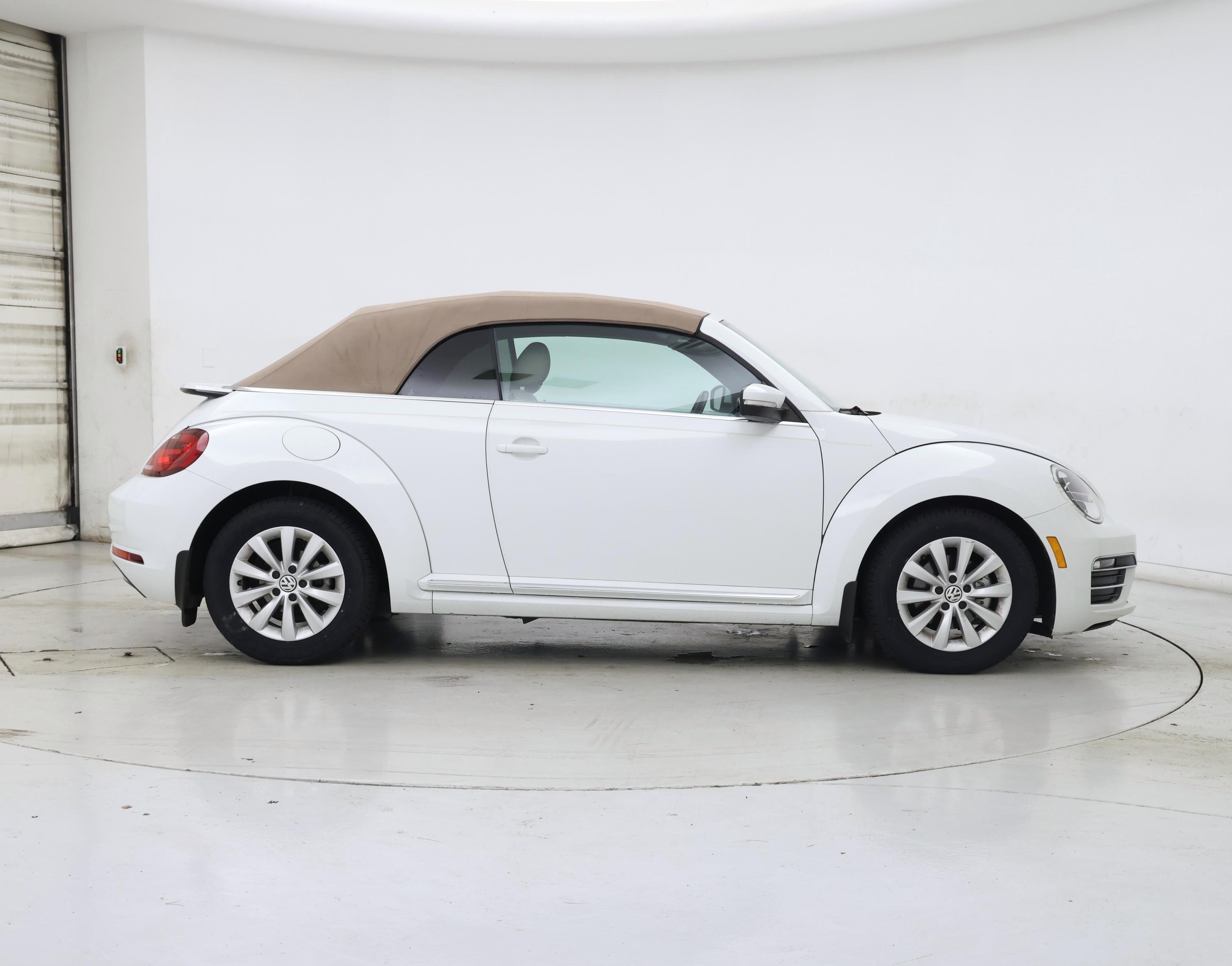 Thumbnail: 2019 Volkswagen Beetle - 7
