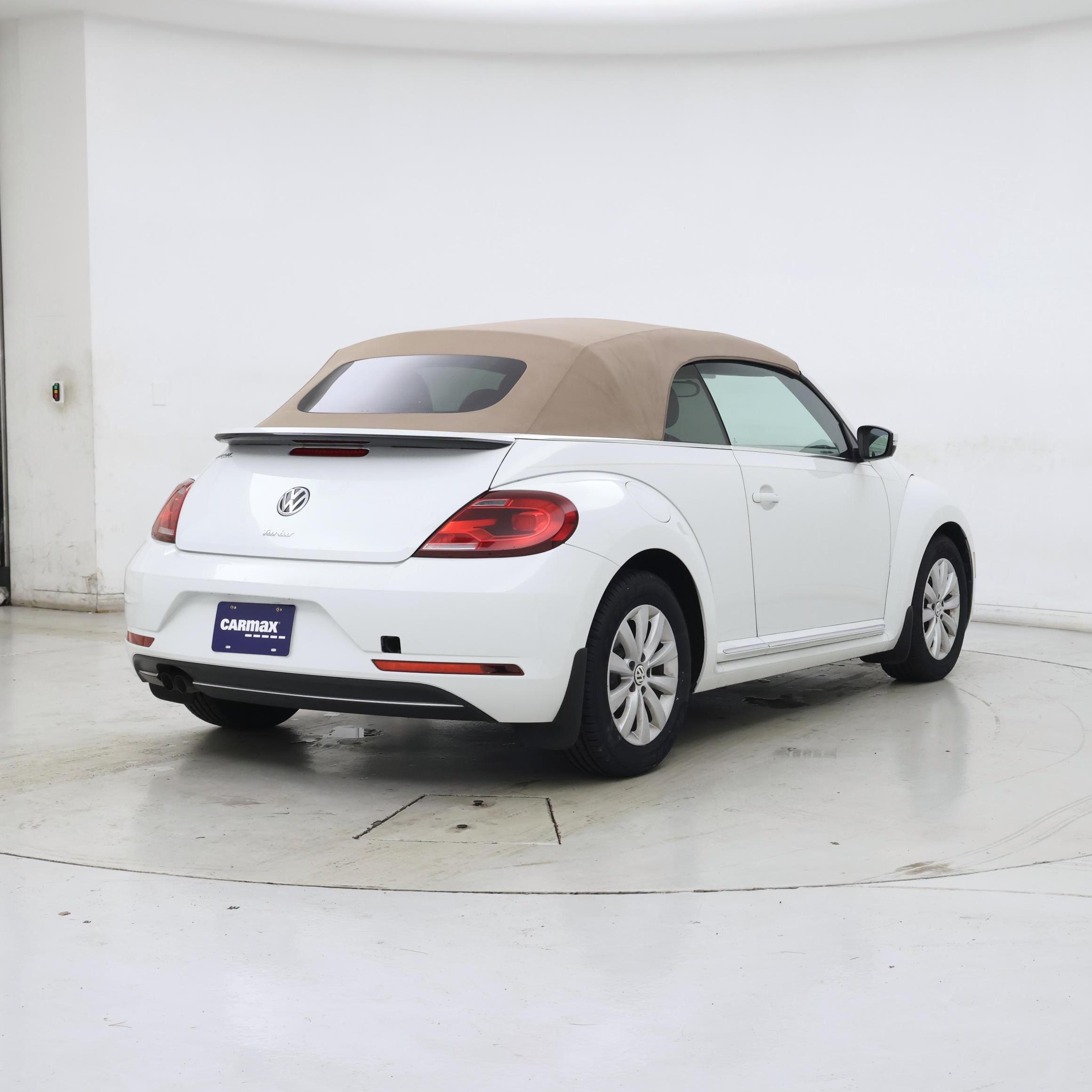 Thumbnail: 2019 Volkswagen Beetle - 8