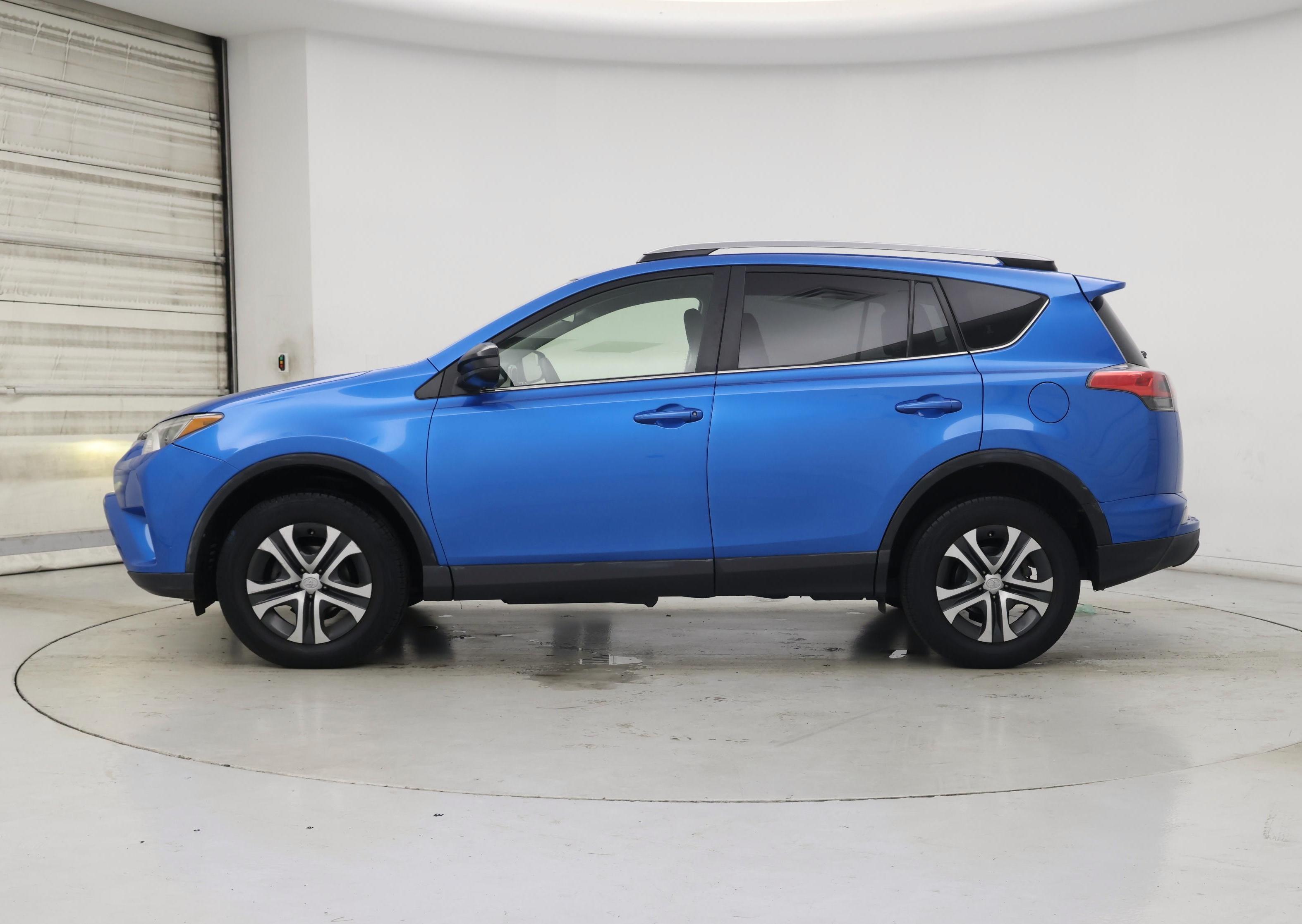 Thumbnail: 2017 Toyota RAV4 - 3