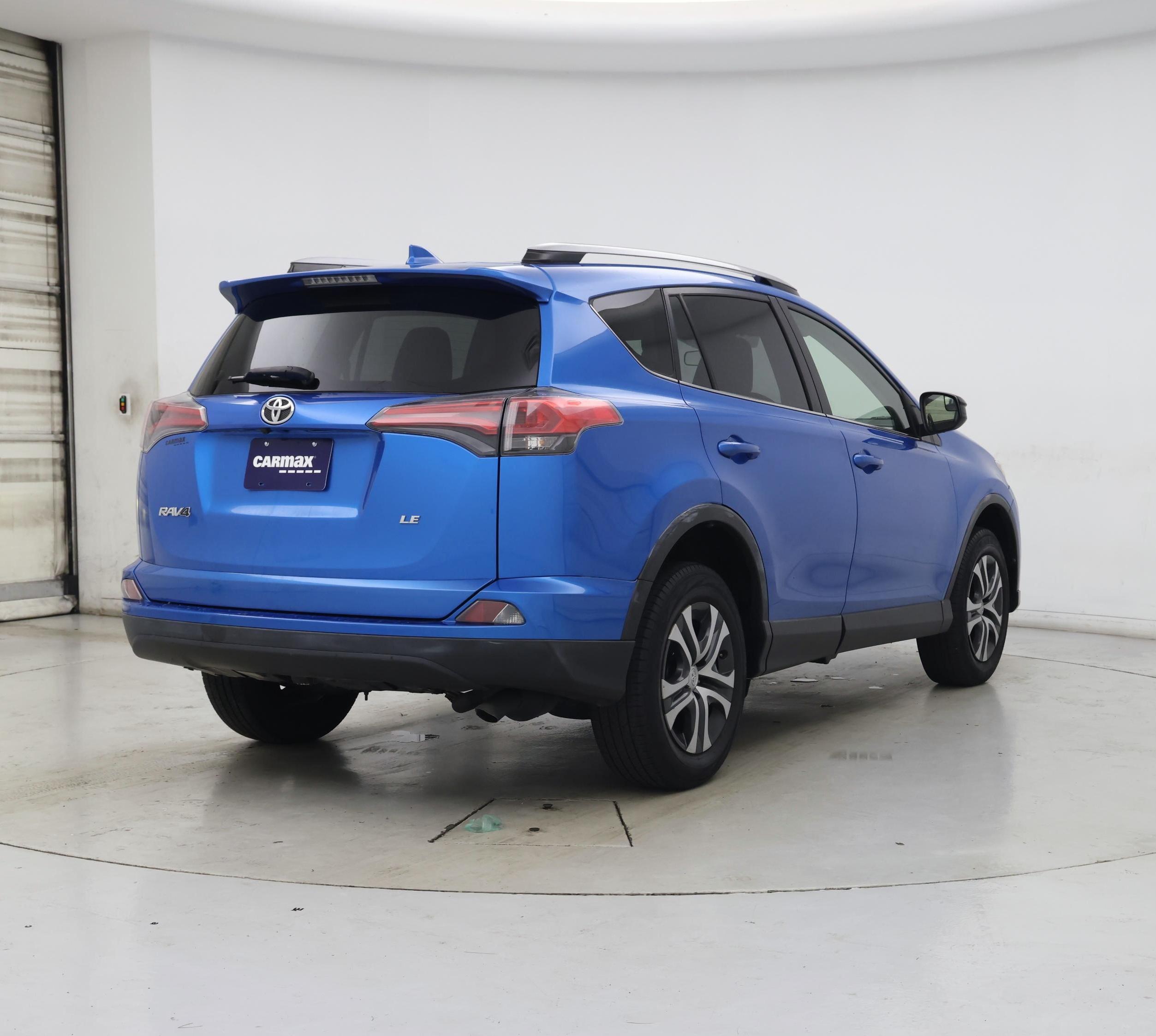 Thumbnail: 2017 Toyota RAV4 - 8
