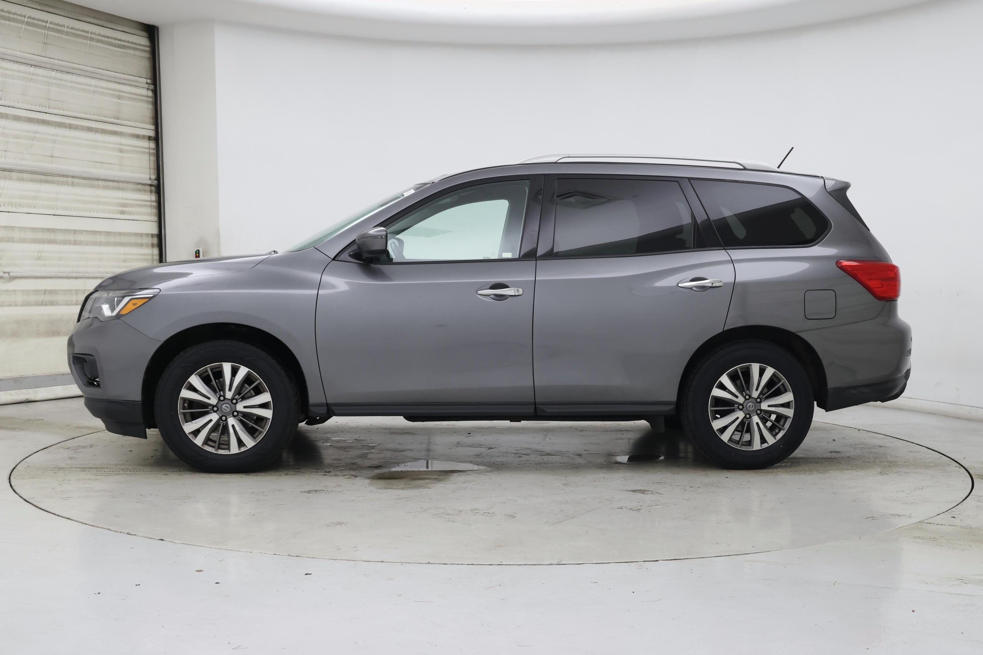Thumbnail: 2018 Nissan Pathfinder - 3