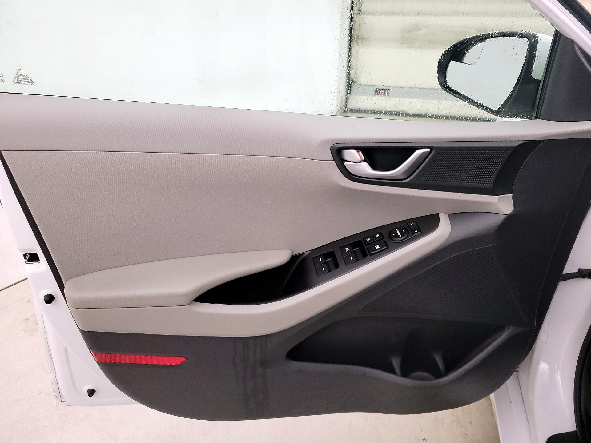 Thumbnail: 2018 Hyundai Ioniq - 12