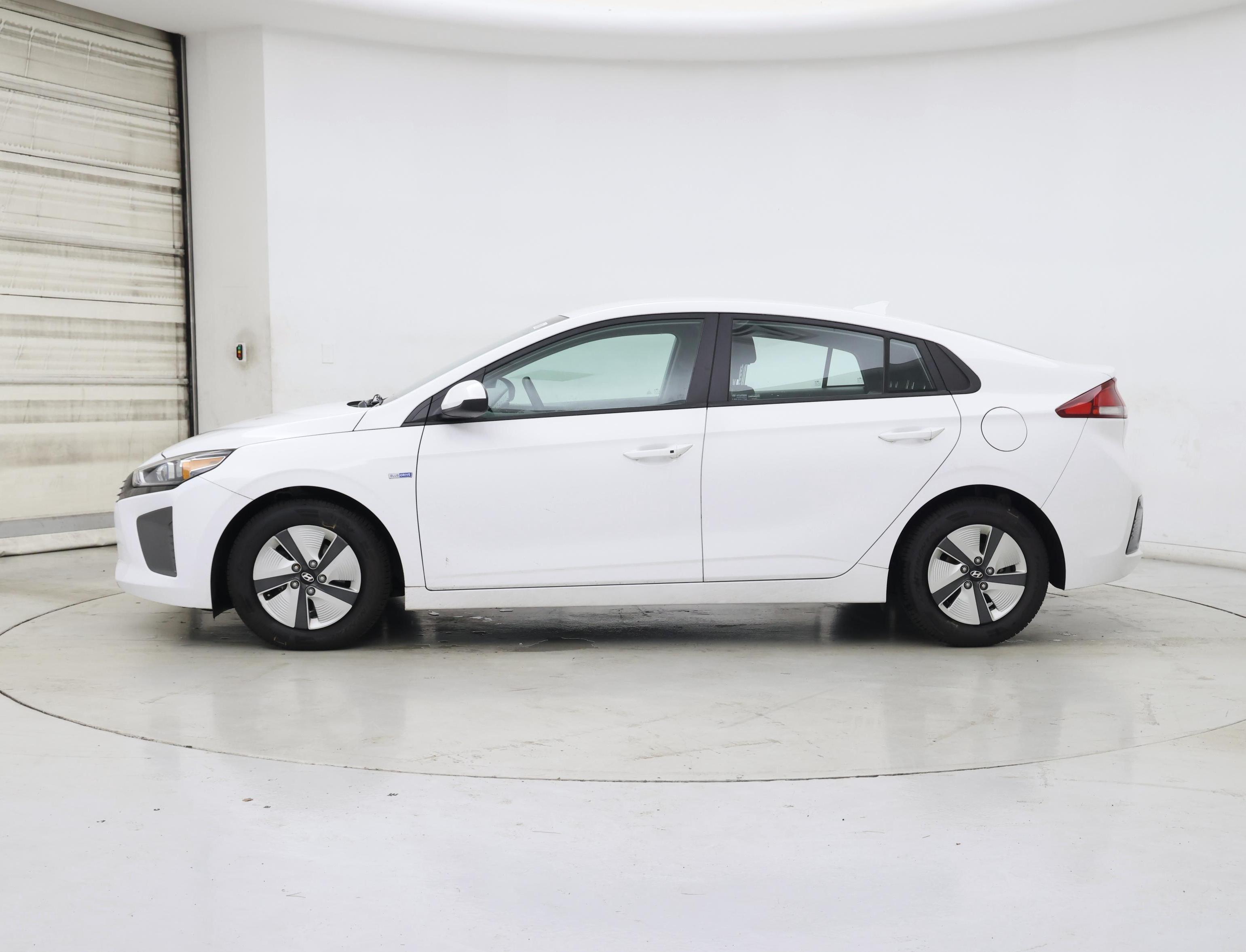 Thumbnail: 2018 Hyundai Ioniq - 3