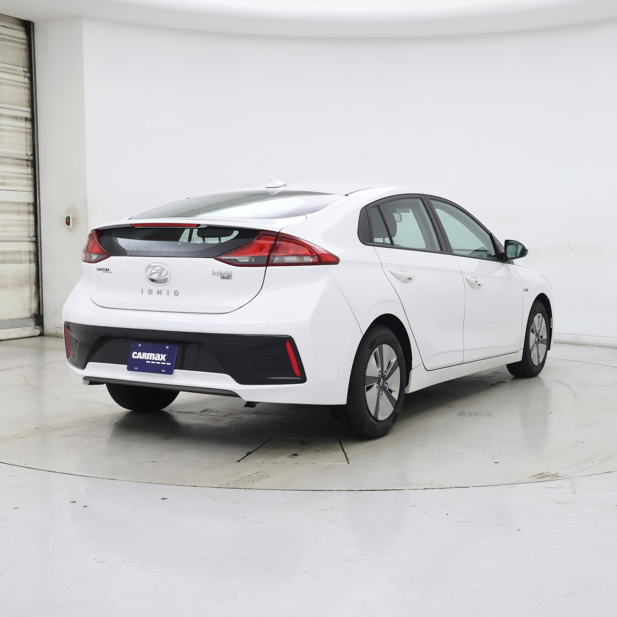 Thumbnail: 2018 Hyundai Ioniq - 8
