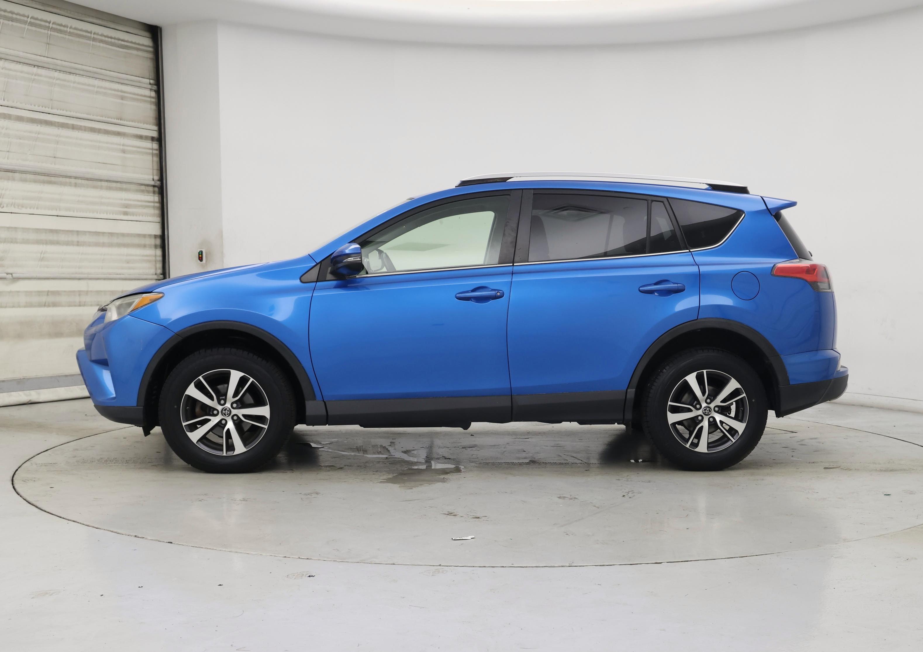 Thumbnail: 2016 Toyota RAV4 - 3