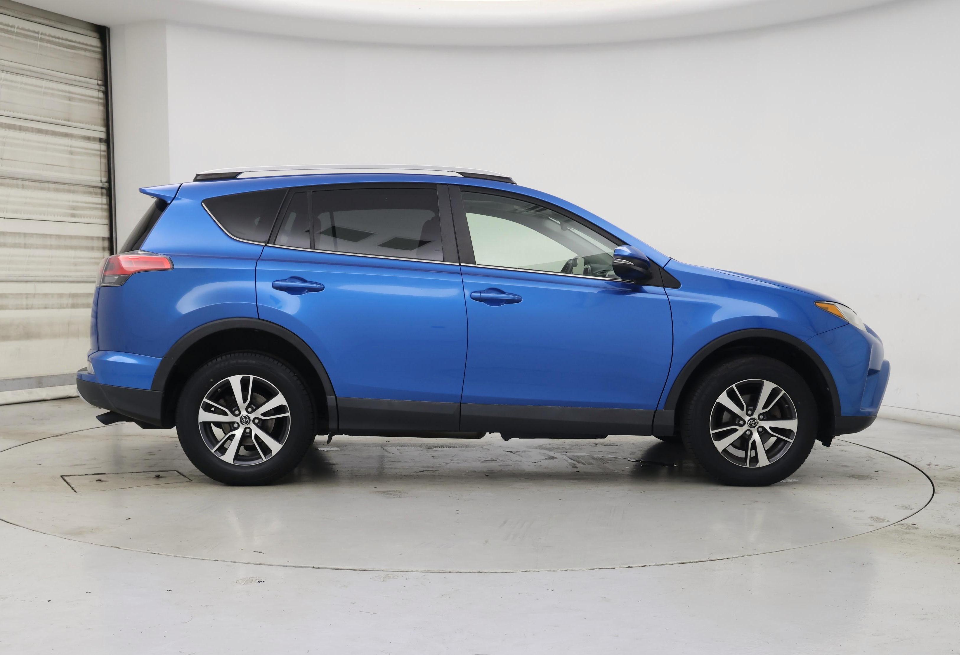 Thumbnail: 2016 Toyota RAV4 - 7