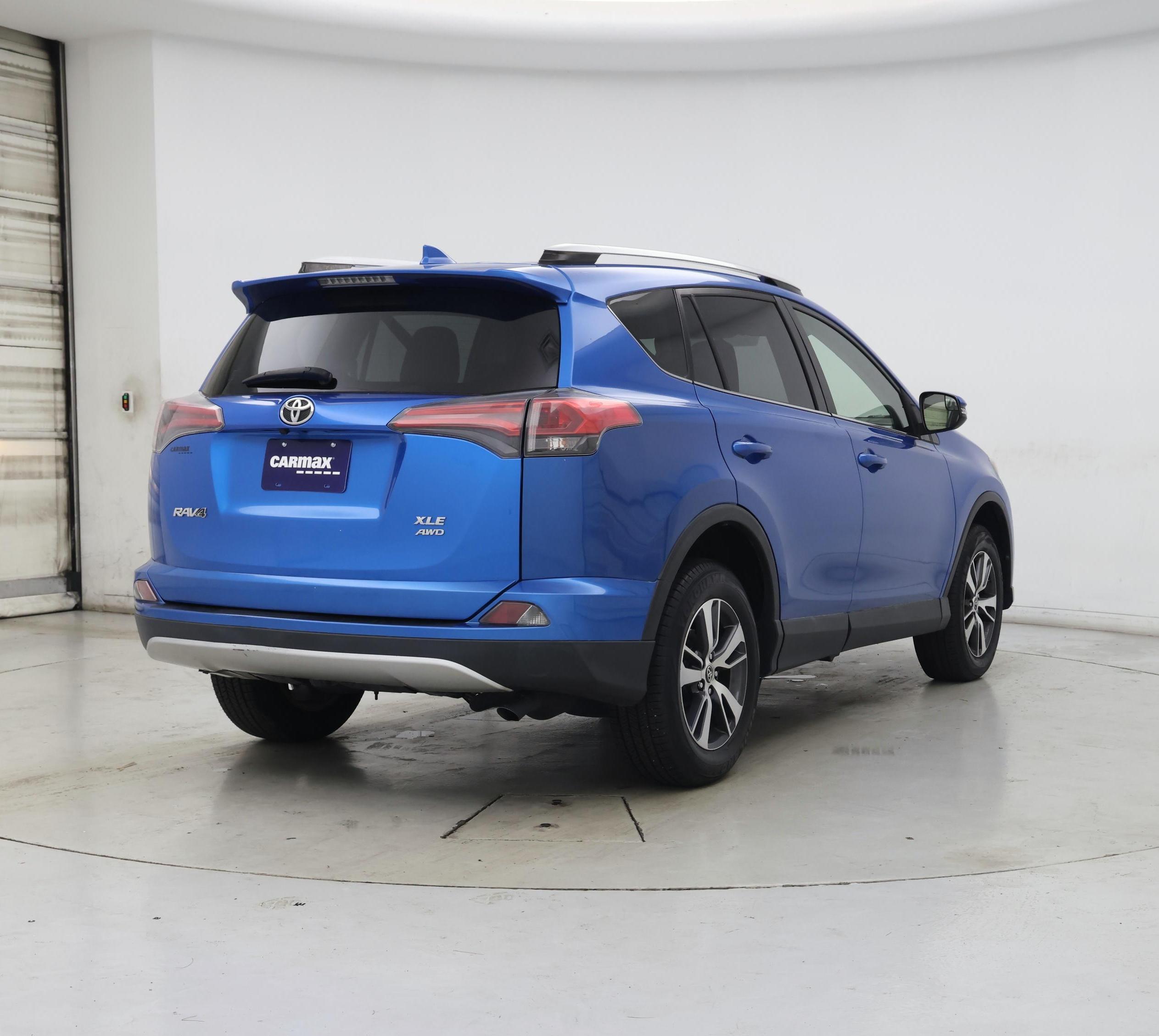 Thumbnail: 2016 Toyota RAV4 - 8