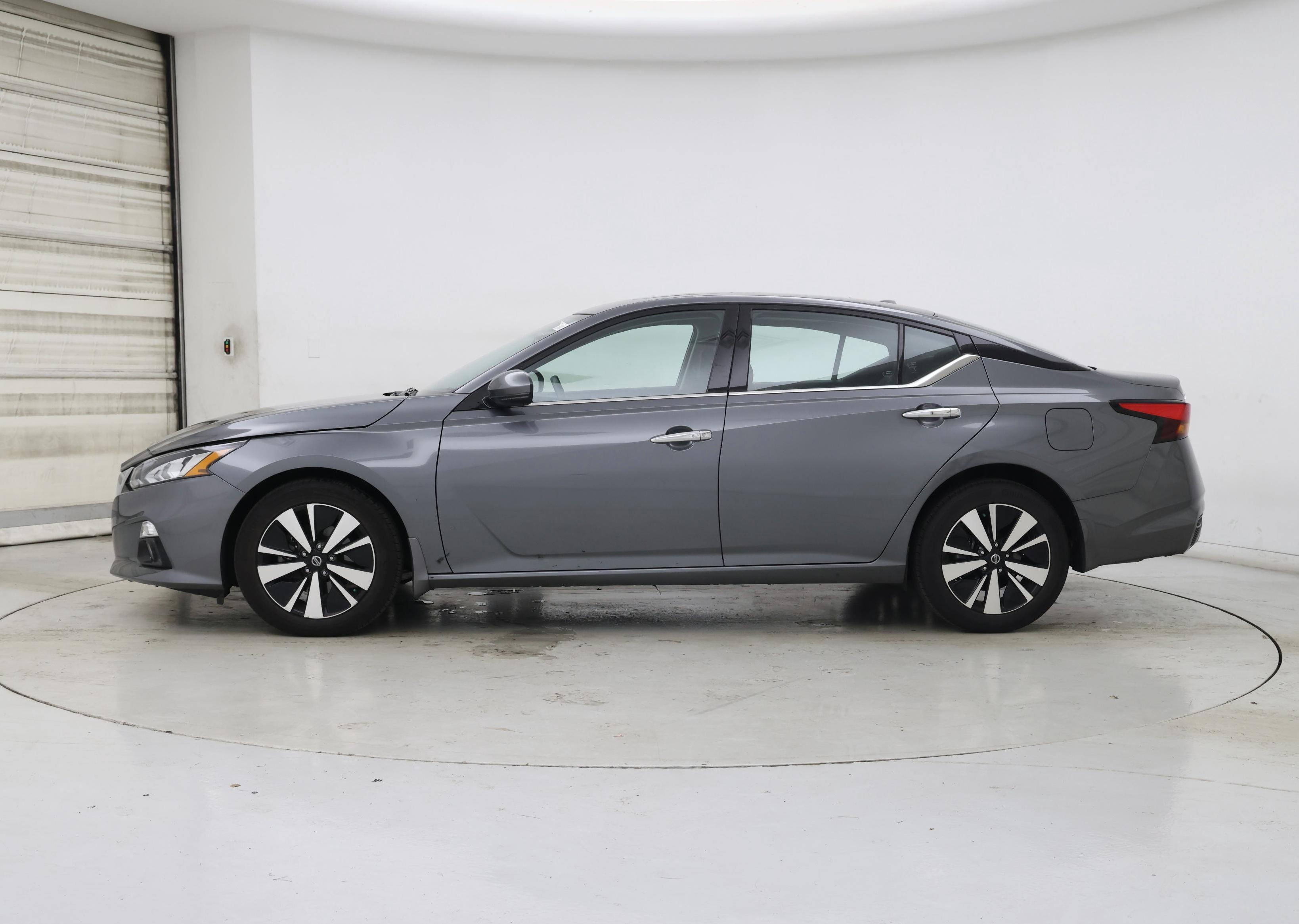 Thumbnail: 2020 Nissan Altima - 3
