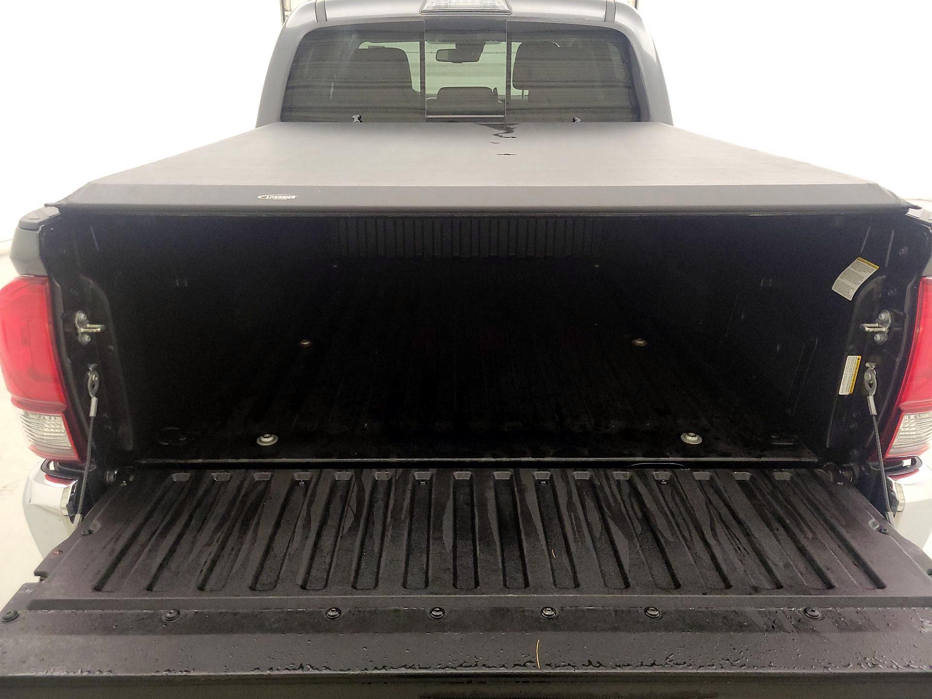 Thumbnail: 2019 Toyota Tacoma - 20