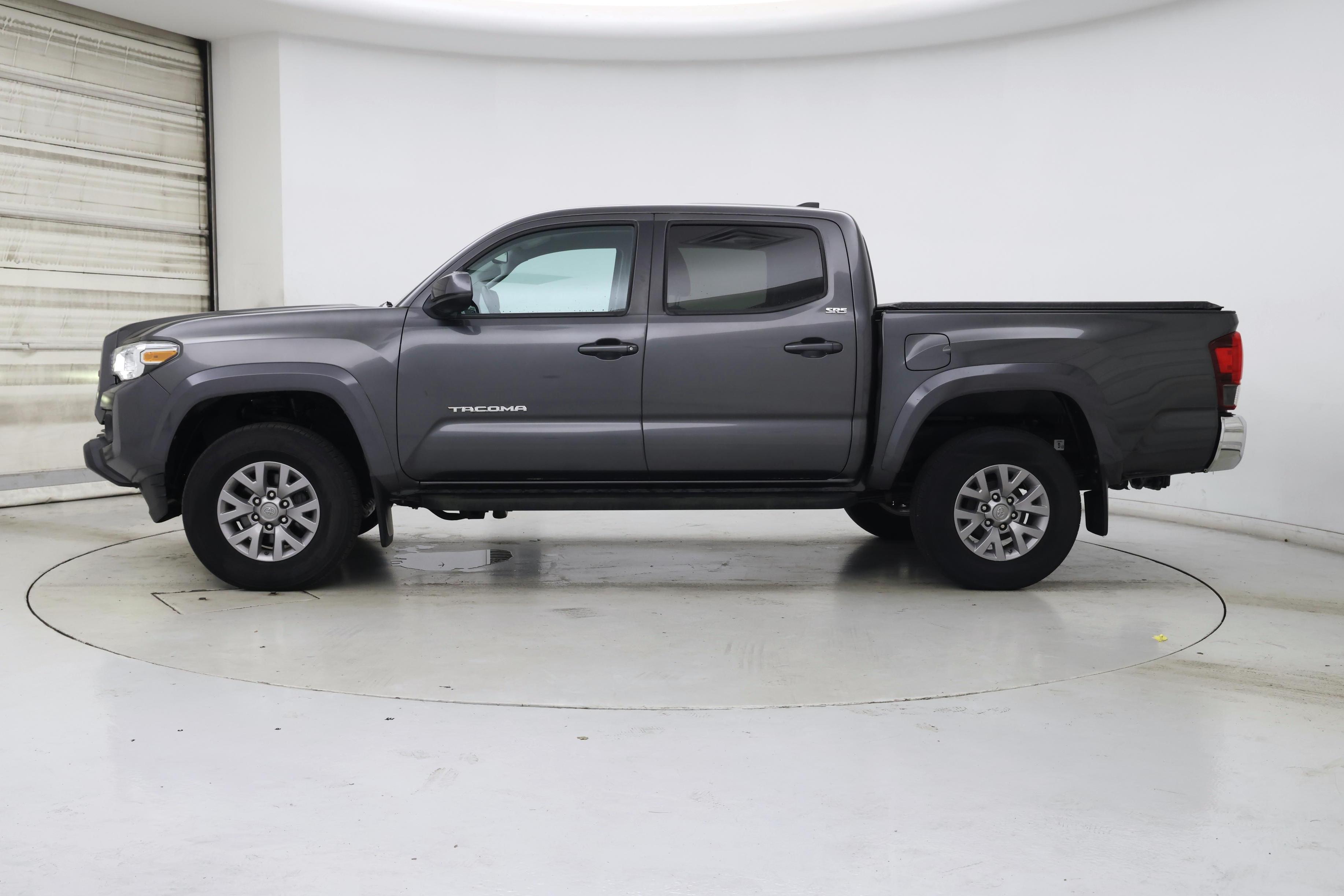 Thumbnail: 2019 Toyota Tacoma - 3