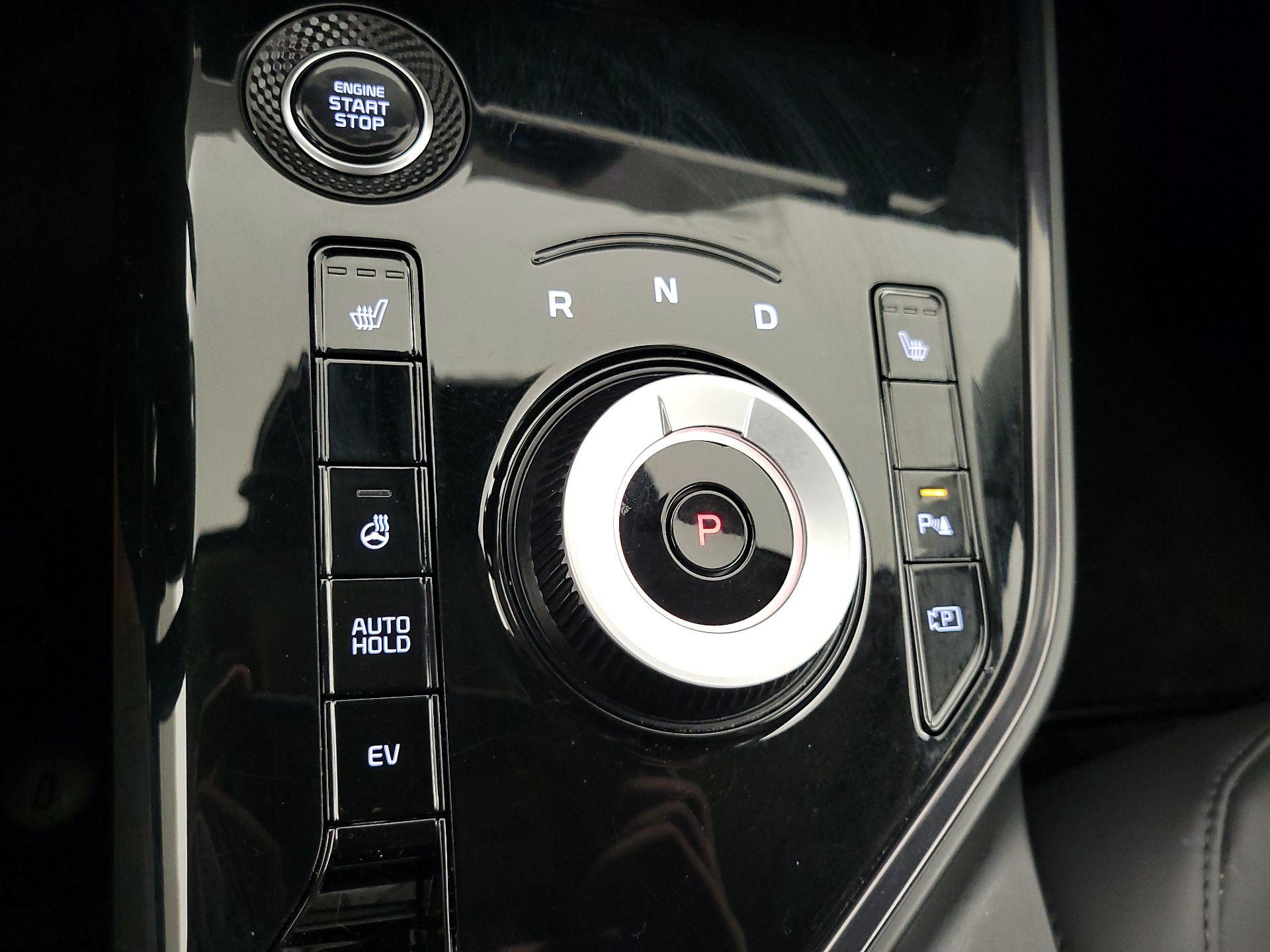 Thumbnail: 2023 Kia Niro - 18