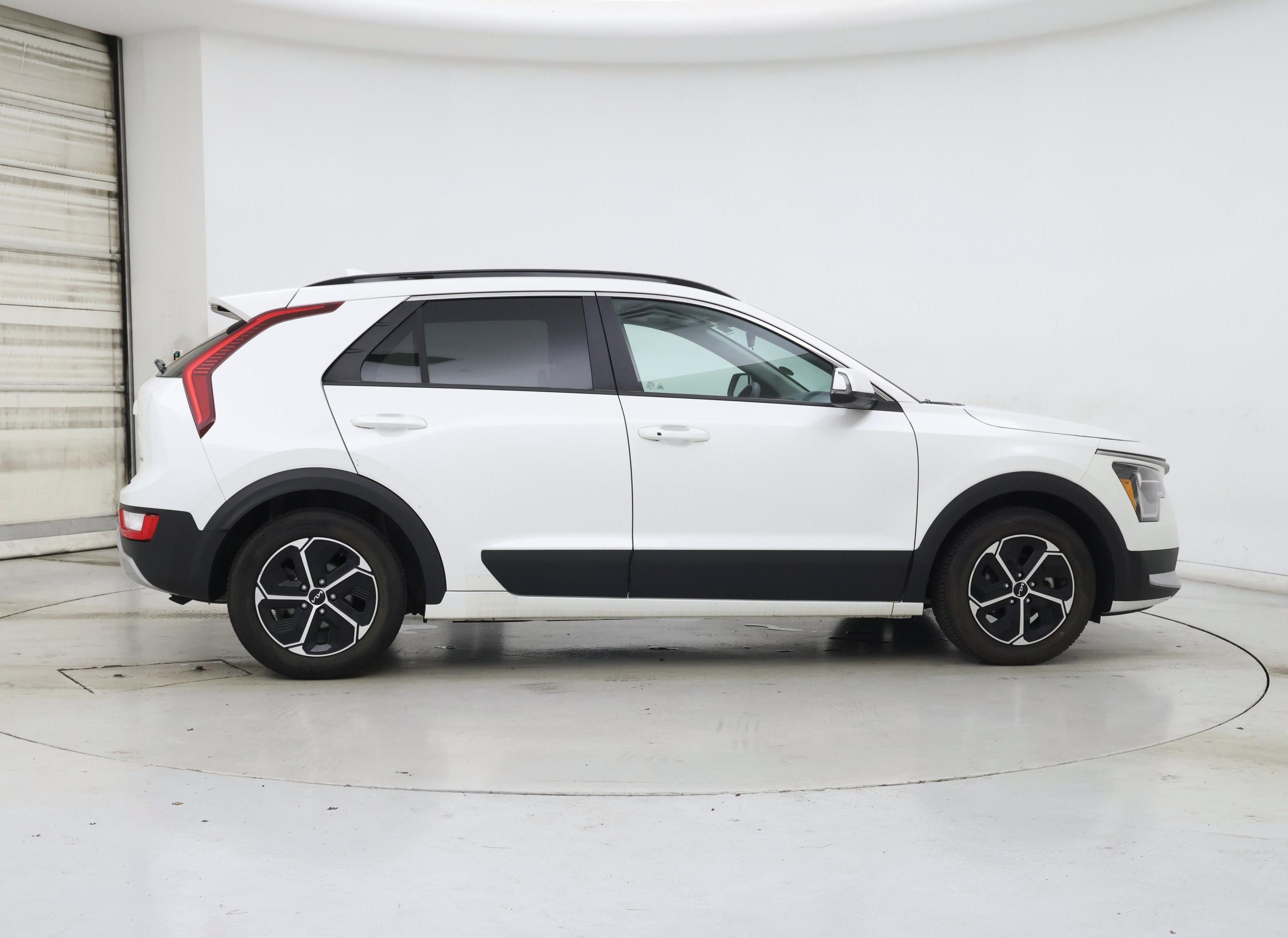 Thumbnail: 2023 Kia Niro - 7