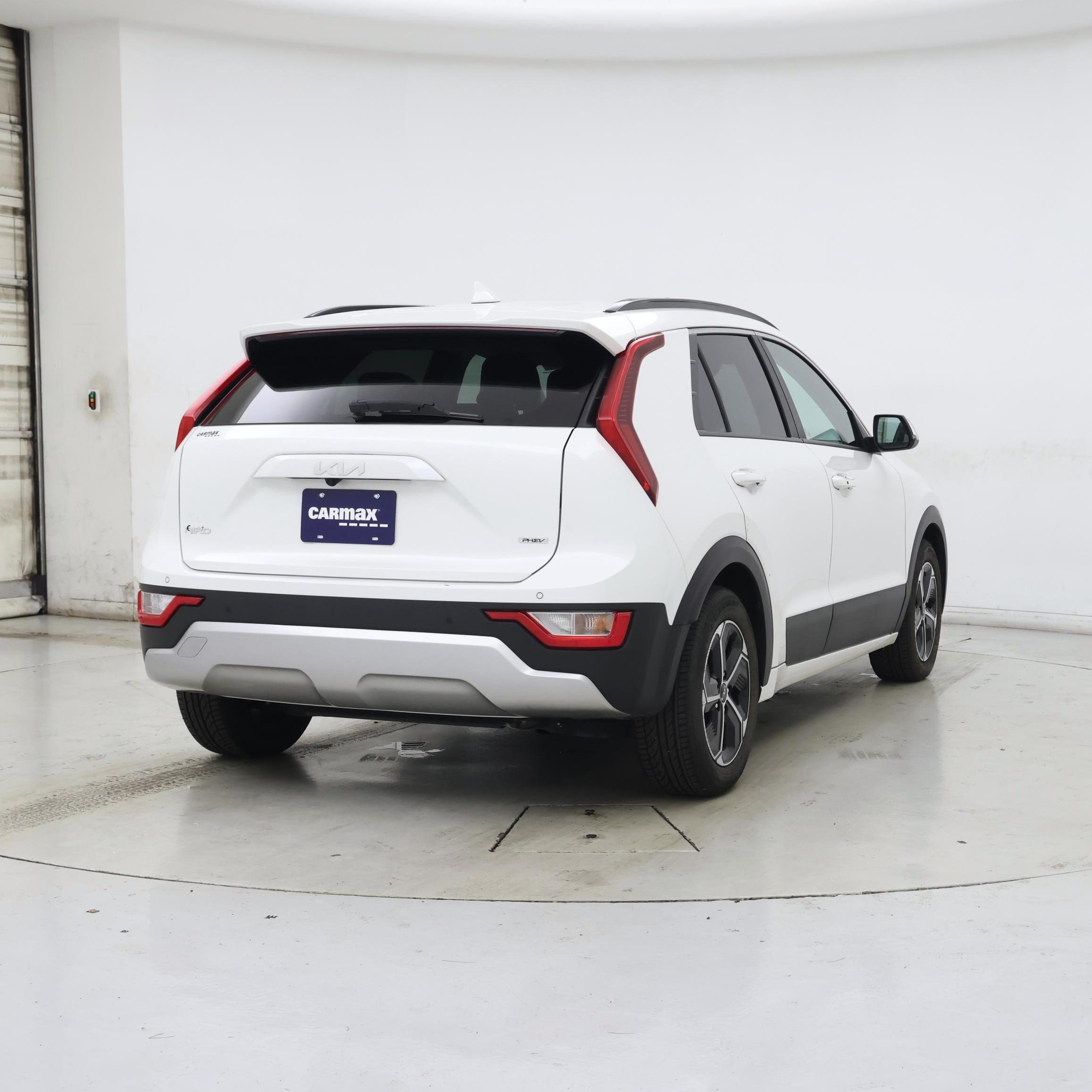 Thumbnail: 2023 Kia Niro - 8